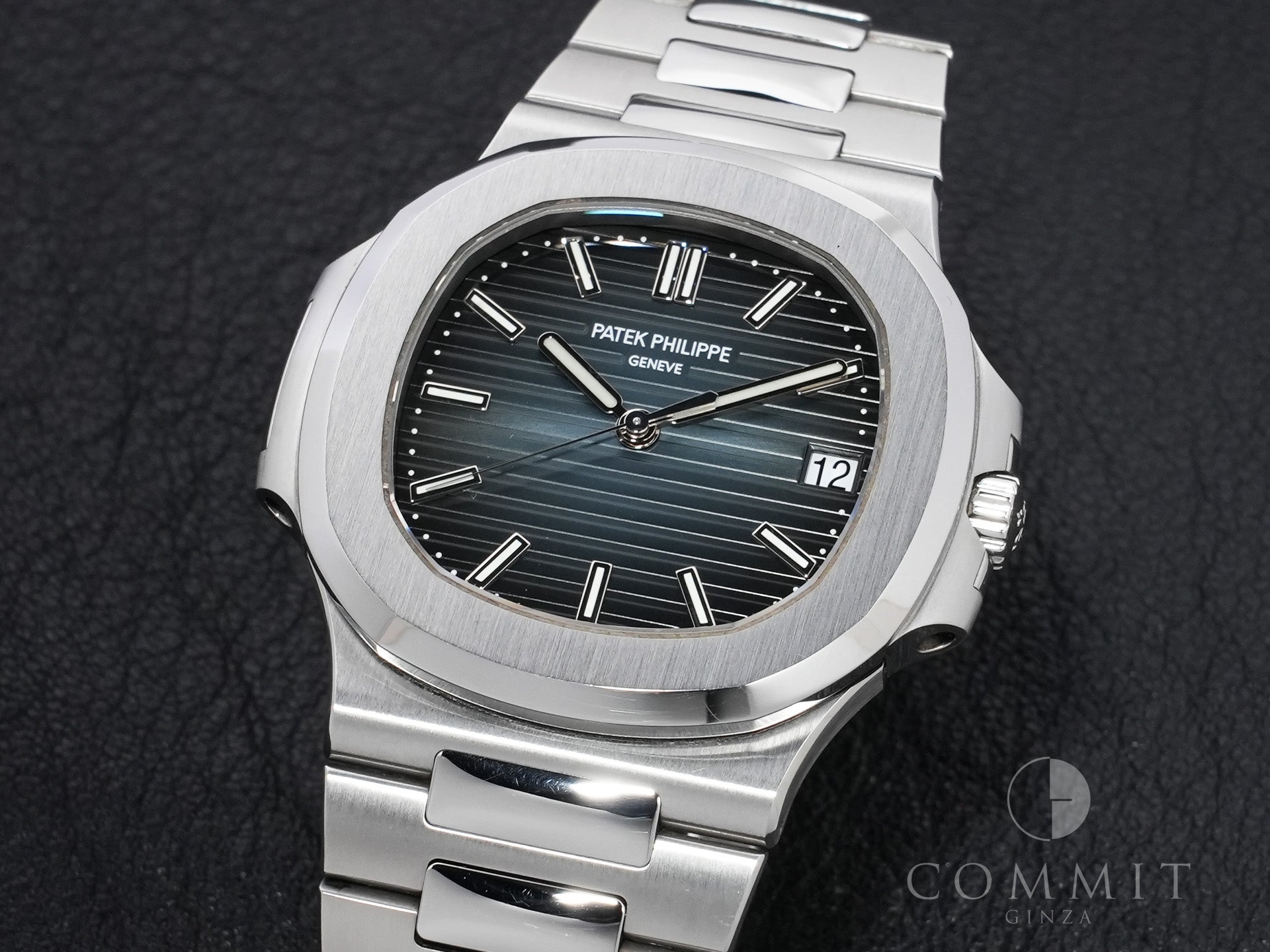 Patek Philippe Nautilus Ref. 5711/1A-010 Stainless Steel Blue Dial Used ddve4han