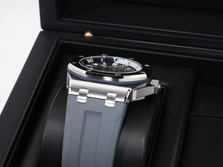 オーデマピゲ ロイヤルオーク オフショア ダイバー Ref.15720ST.OO.A009CA.01 ステンレススチール グレー文字盤 美中古 4dd3hh9f