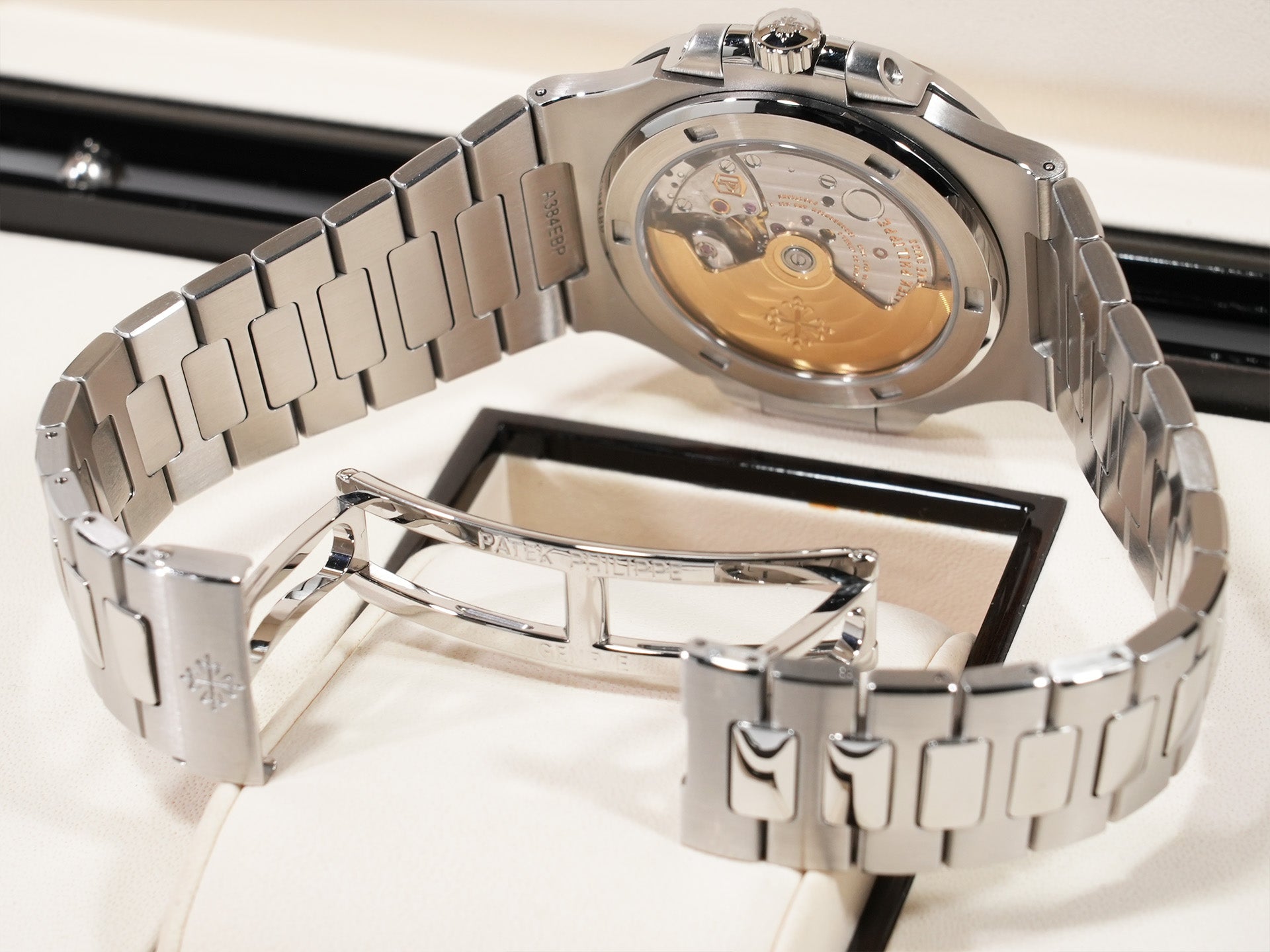 Patek Philippe Nautilus Ref. 5711/1A-011 Stainless Steel White Dial Used dwyfzfgc