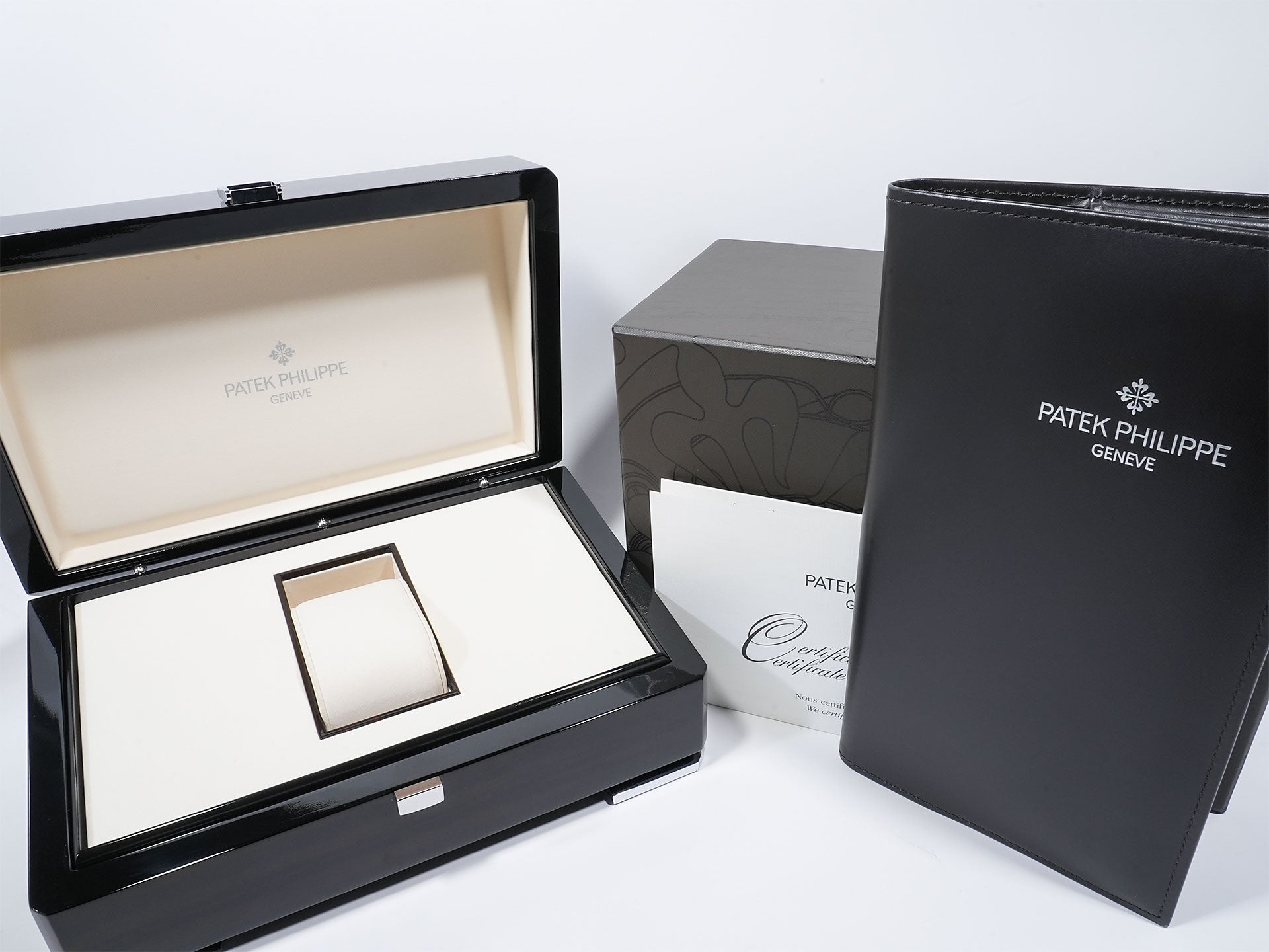 Patek Philippe Nautilus Ref. 5711/1A-011 Stainless Steel White Dial Used dwyfzfgc
