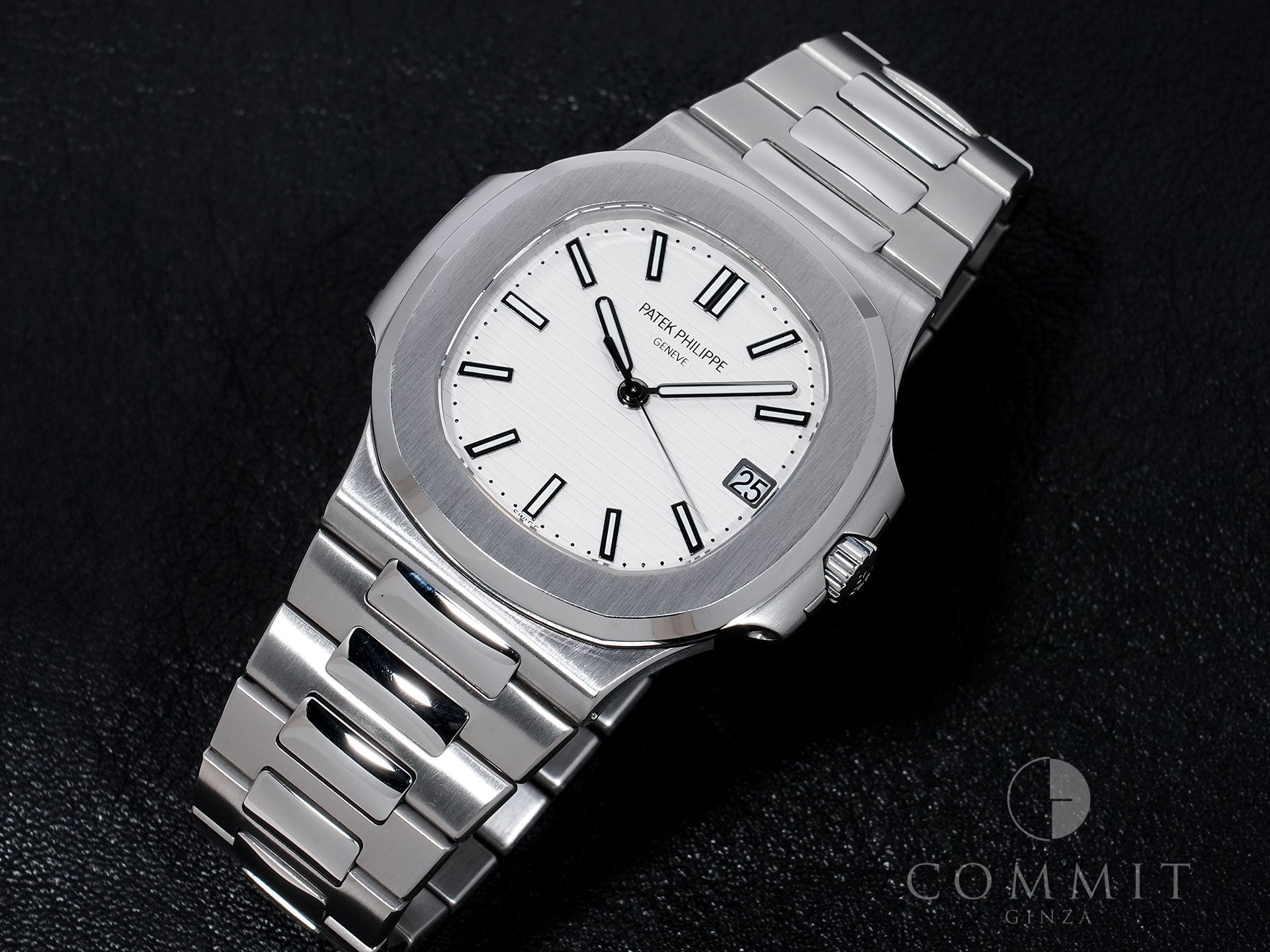 Patek Philippe Nautilus Ref. 5711/1A-011 Stainless Steel White Dial Used dwyfzfgc