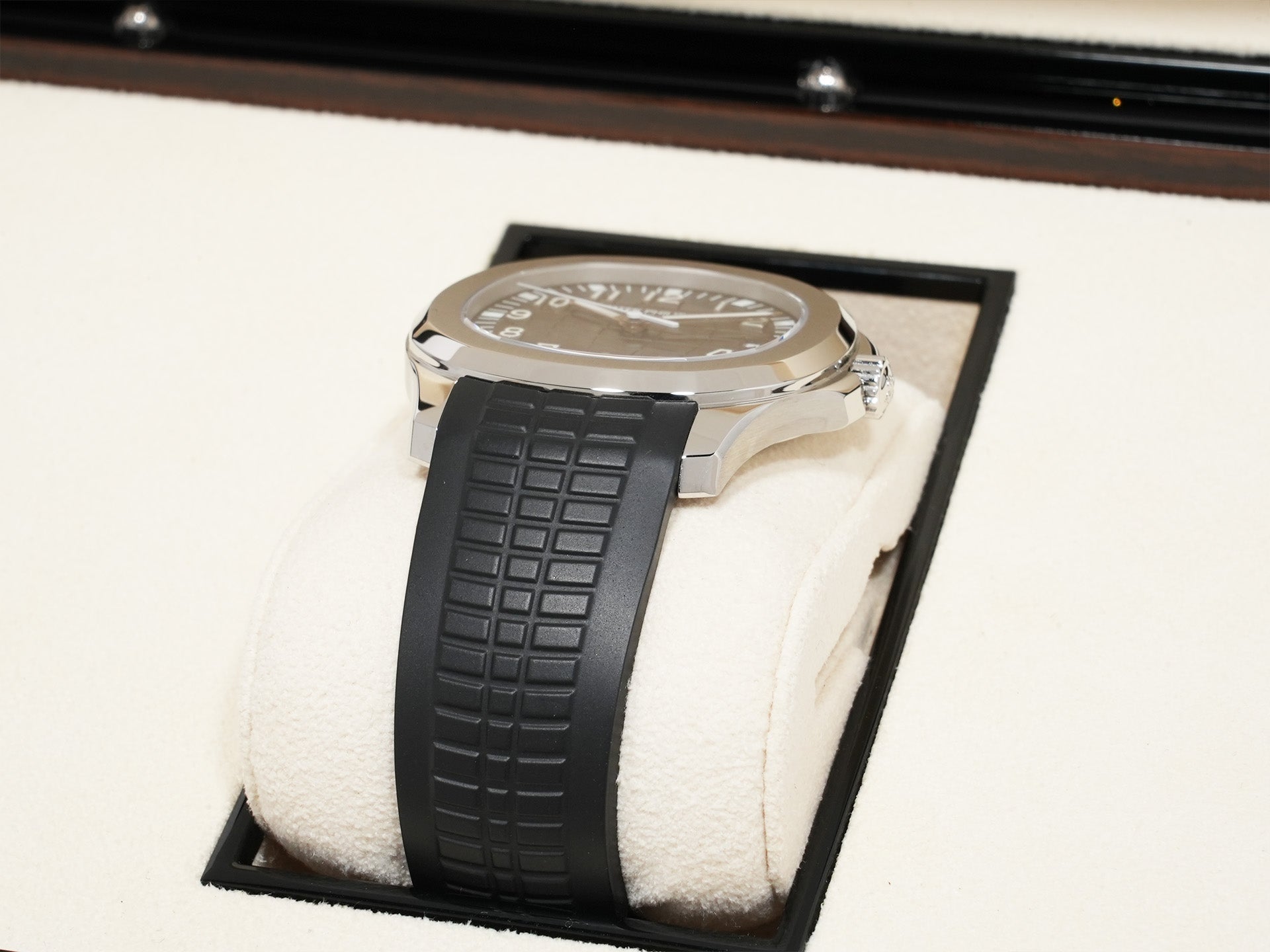 パテックフィリップ アクアノート Ref.5167A-001 ステンレススチール ブラック文字盤 美品 3z5v425x