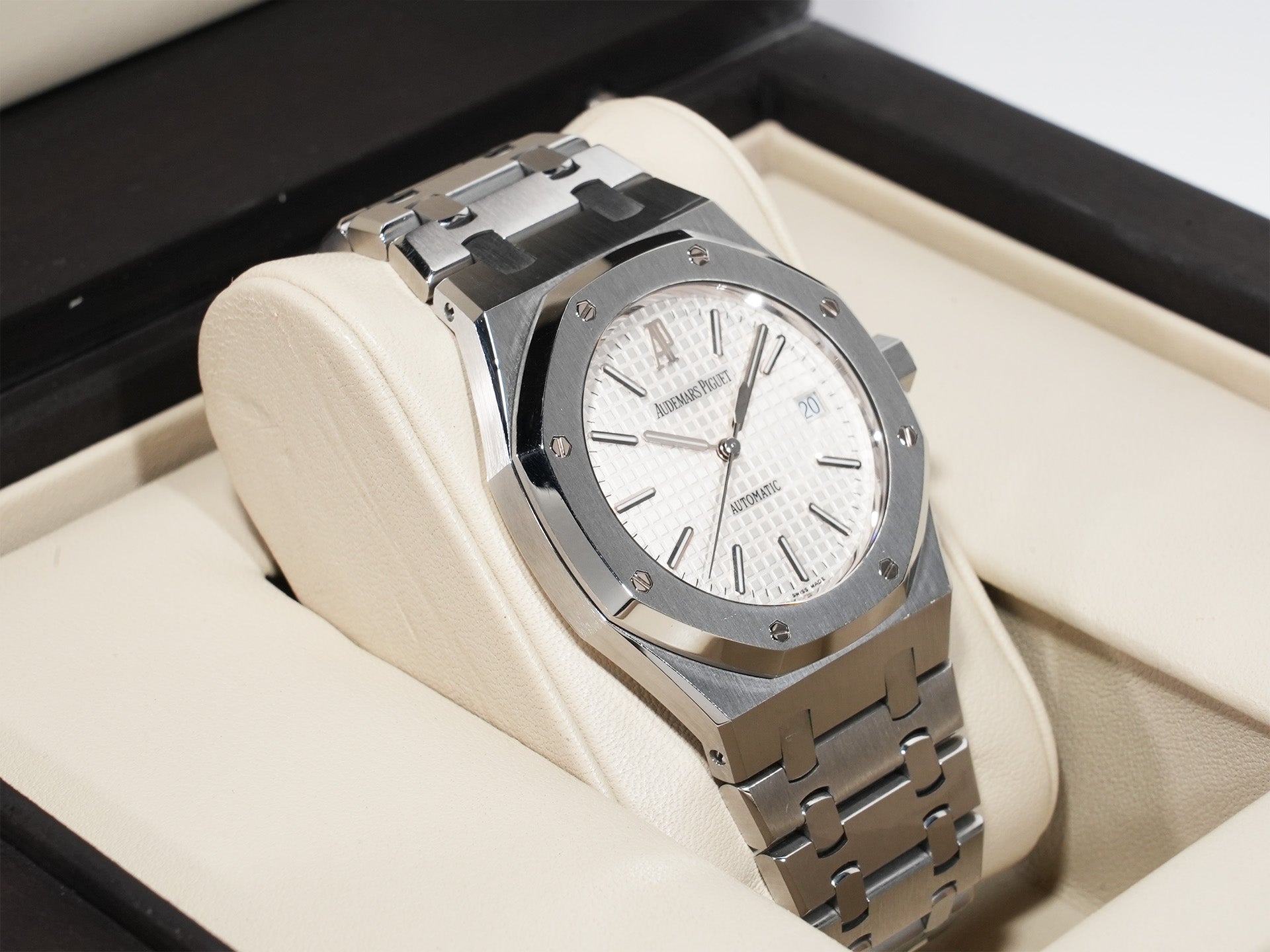 オーデマピゲ ロイヤルオーク Ref.15300ST.OO.1220ST.01 ステンレススチール シルバー文字盤 中古 oas89qg4