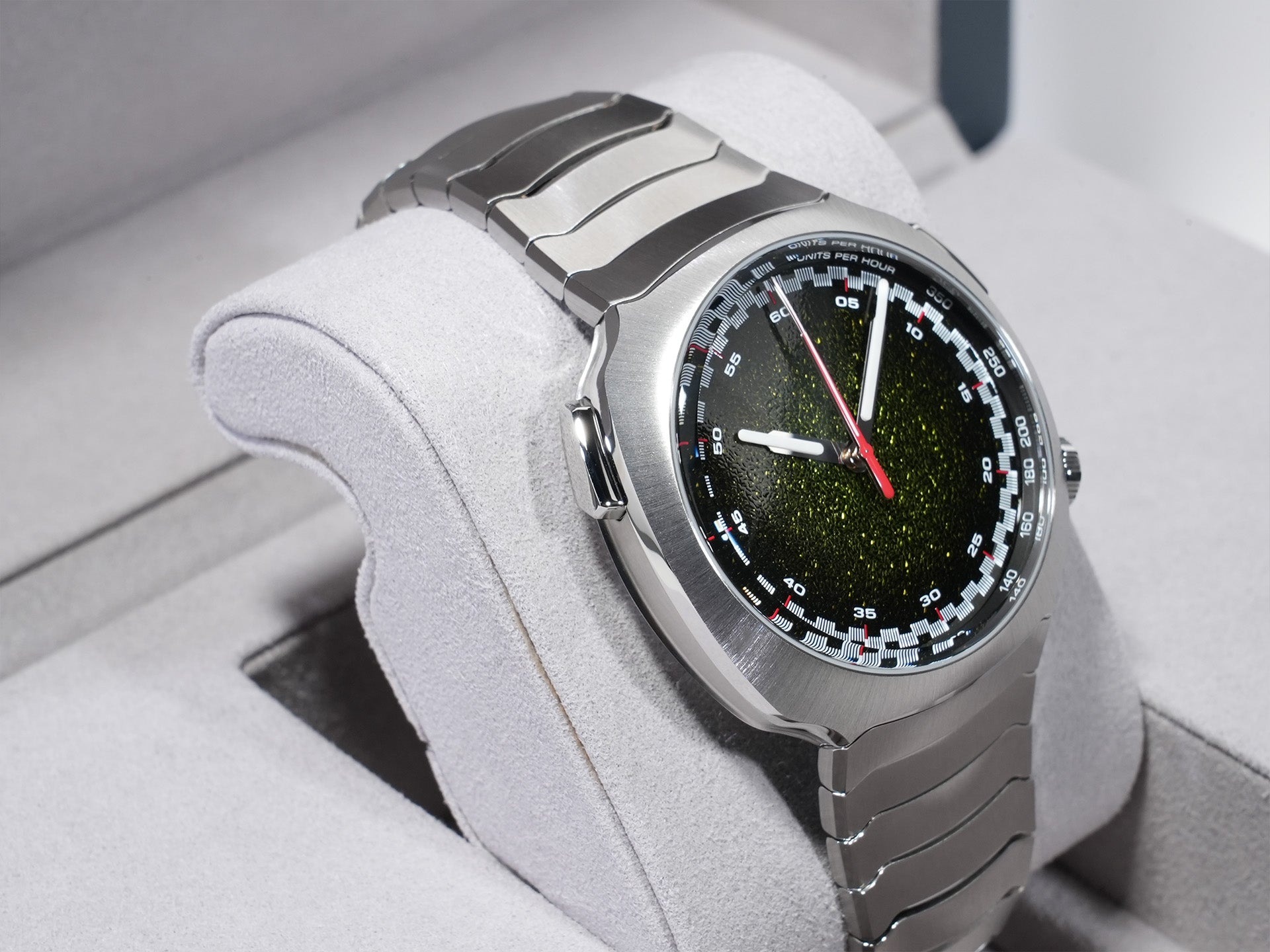 H. Moser Streamliner Flyback Chronograph Automatic Ref. 6907-1205 Stainless Steel Matrix Green Fumé Dial with Frosted Finish Unused sxhxs3d2