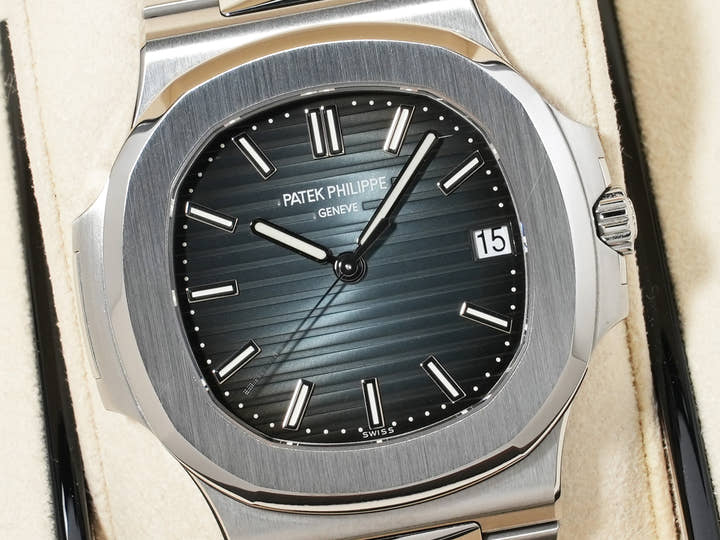 Patek Philippe Nautilus Ref. 5711/1A-010 Stainless Steel Blue Dial Excellent Used Condition ae4vo2rc