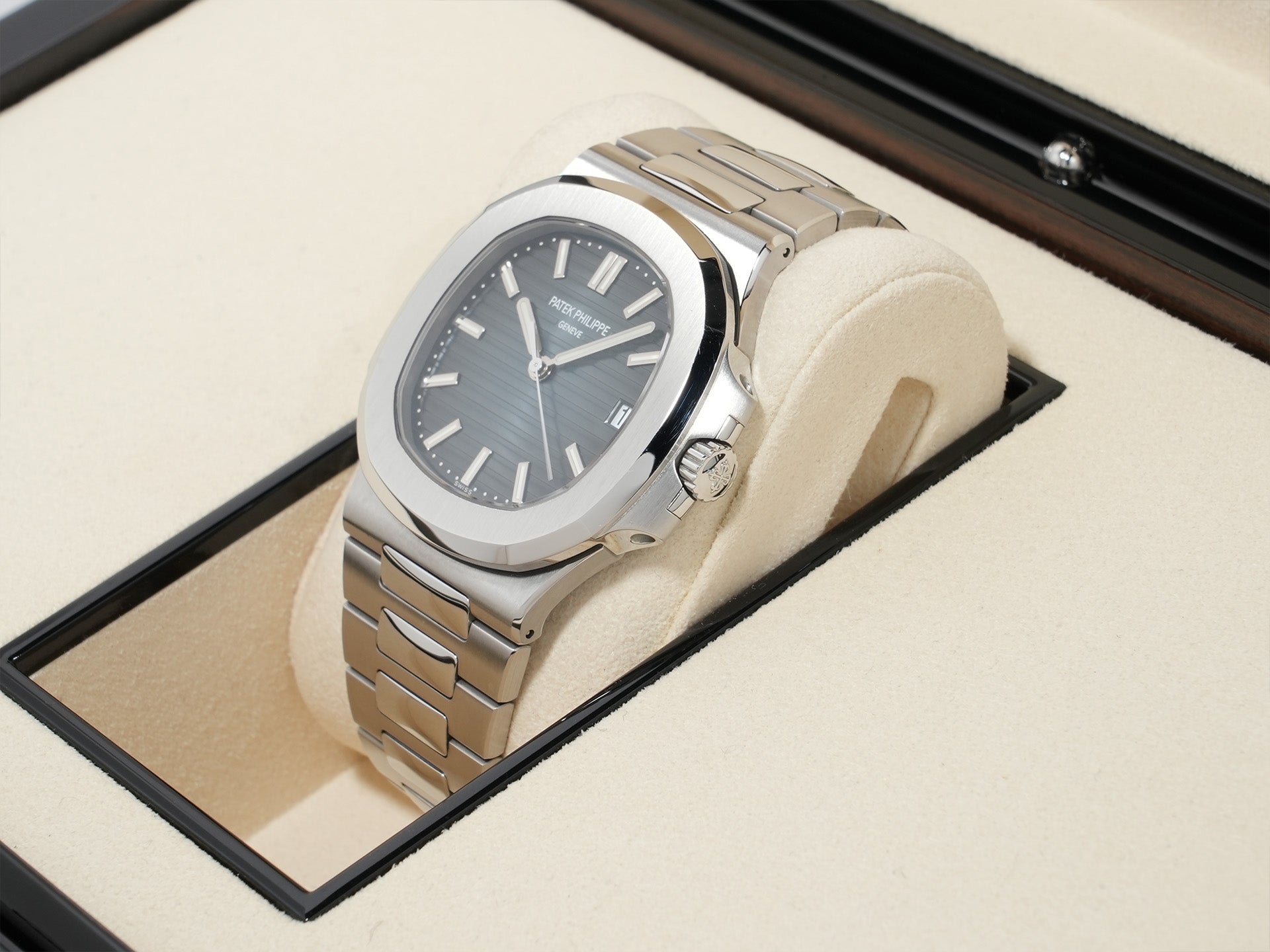 Patek Philippe Nautilus Ref. 5711/1A-010 Stainless Steel Blue Dial Excellent Used Condition ae4vo2rc