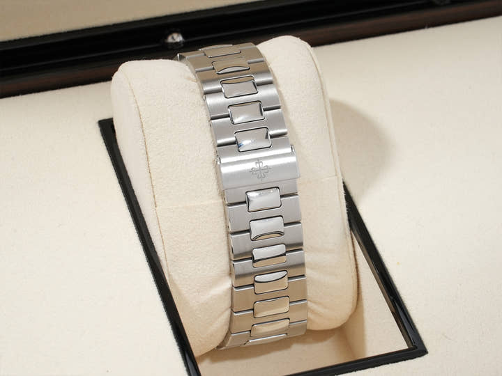 Patek Philippe Nautilus Ref. 5711/1A-010 Stainless Steel Blue Dial Excellent Used Condition ae4vo2rc