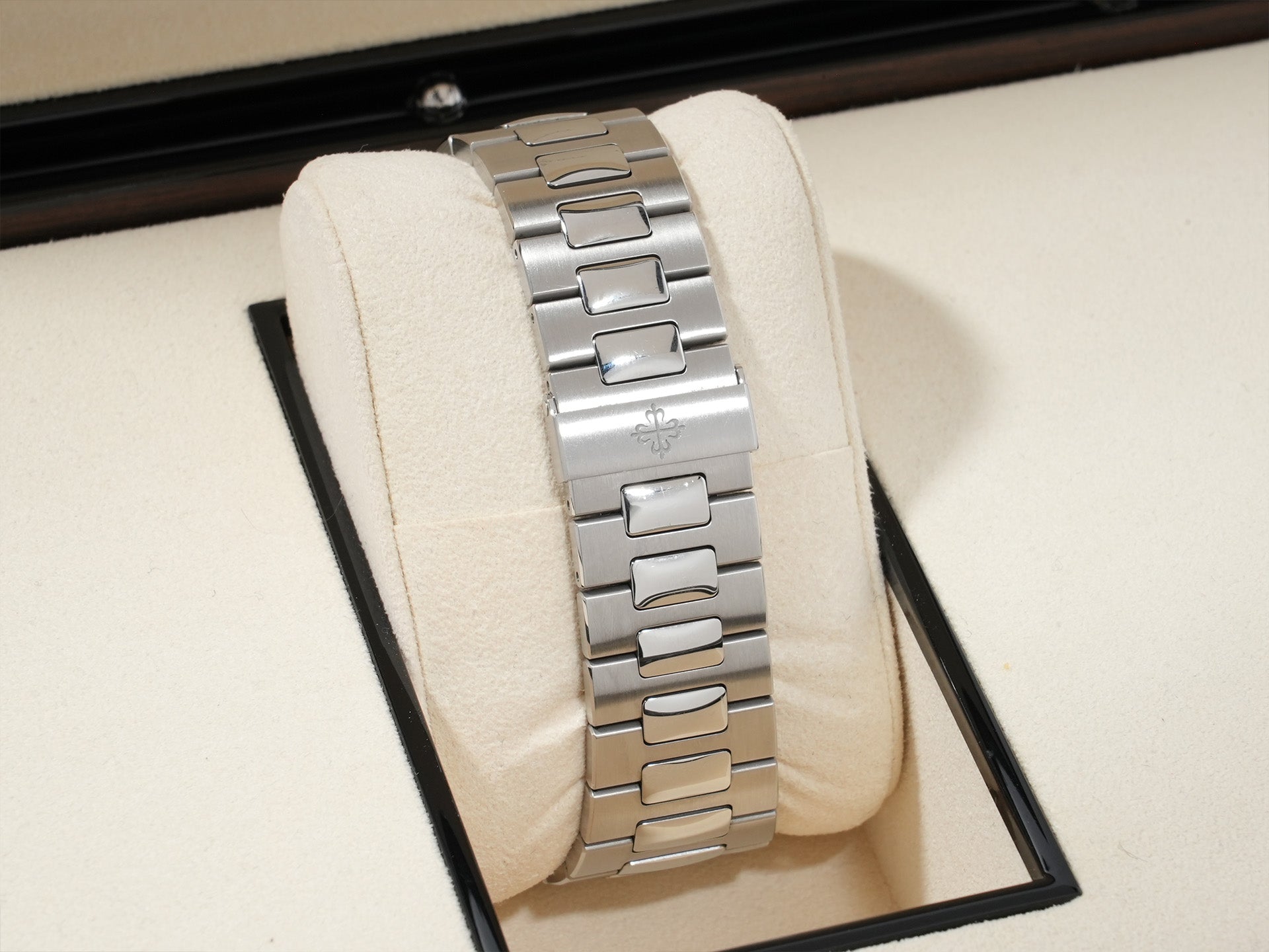 Patek Philippe Nautilus Ref. 5711/1A-010 Stainless Steel Blue Dial Excellent Used Condition ae4vo2rc