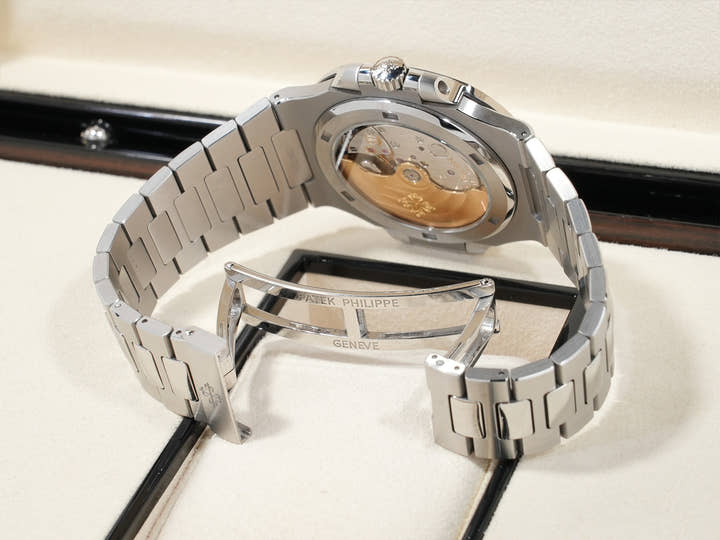 Patek Philippe Nautilus Ref. 5711/1A-010 Stainless Steel Blue Dial Excellent Used Condition ae4vo2rc