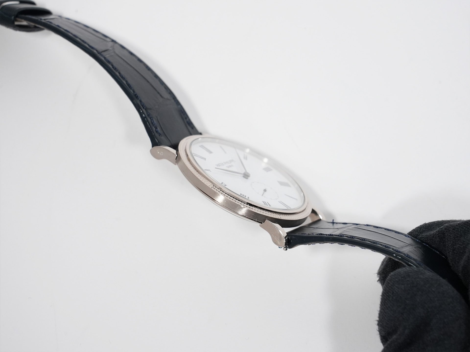 Patek Philippe Calatrava Ref. 5119G-001 White Gold White Dial Used qgg2t38c