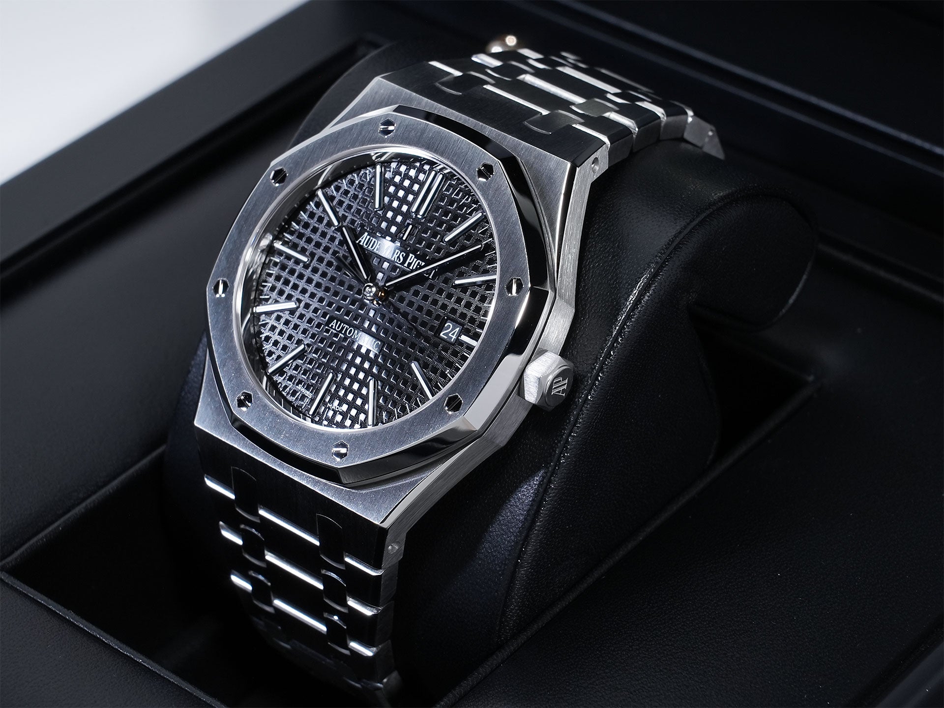 Audemars Piguet Royal Oak Ref.15400ST.OO.1220ST.01.A Stainless Steel Black Dial Excellent Condition kctu6g43