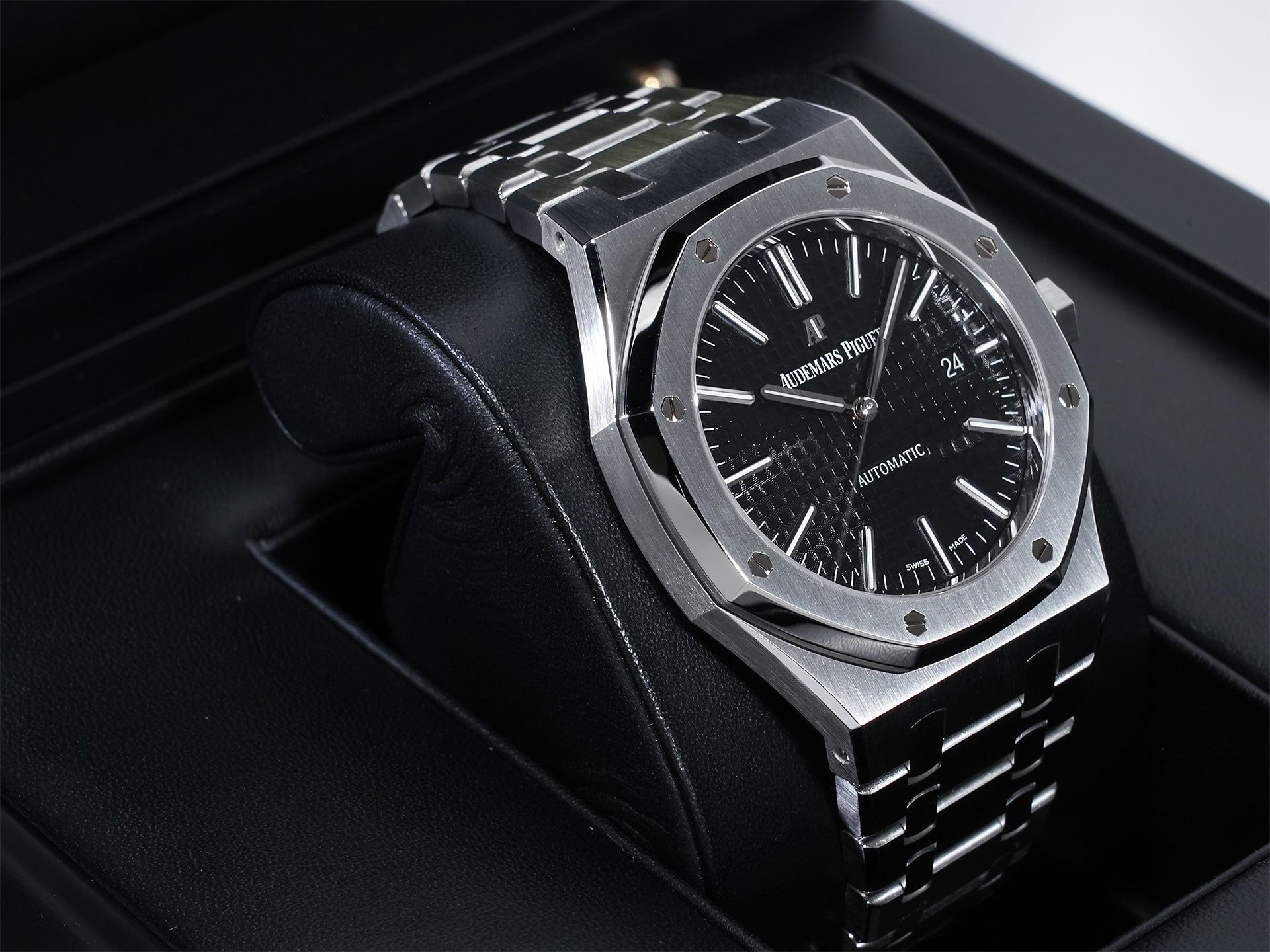 Audemars Piguet Royal Oak Ref.15400ST.OO.1220ST.01.A Stainless Steel Black Dial Excellent Condition kctu6g43