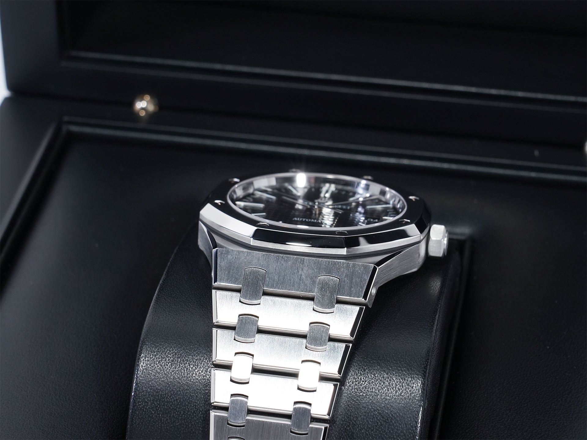 Audemars Piguet Royal Oak Ref.15400ST.OO.1220ST.01.A Stainless Steel Black Dial Excellent Condition kctu6g43