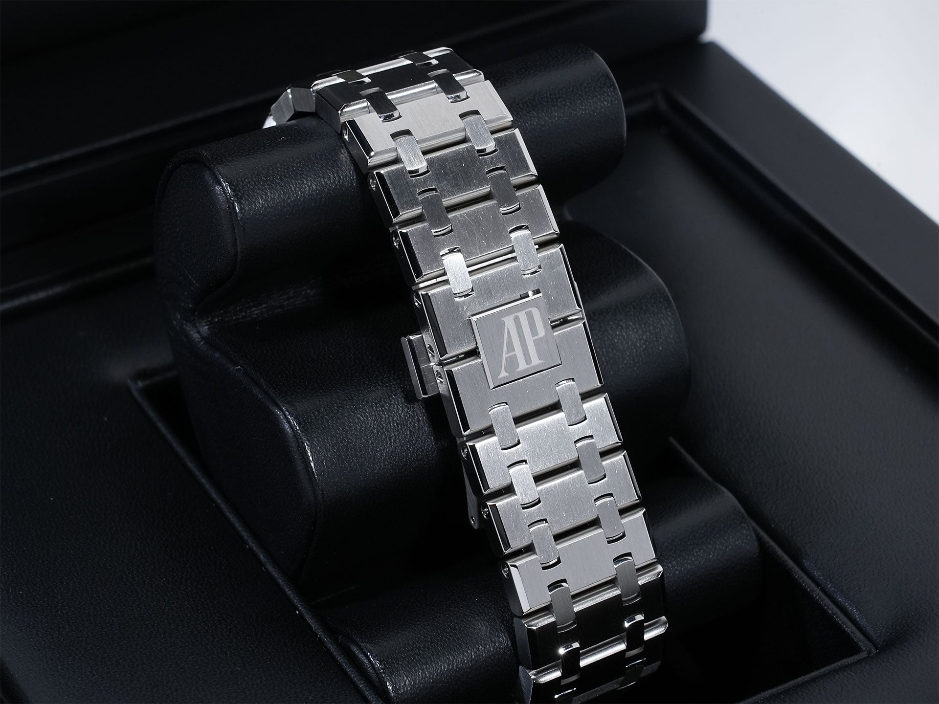 Audemars Piguet Royal Oak Ref.15400ST.OO.1220ST.01.A Stainless Steel Black Dial Excellent Condition kctu6g43