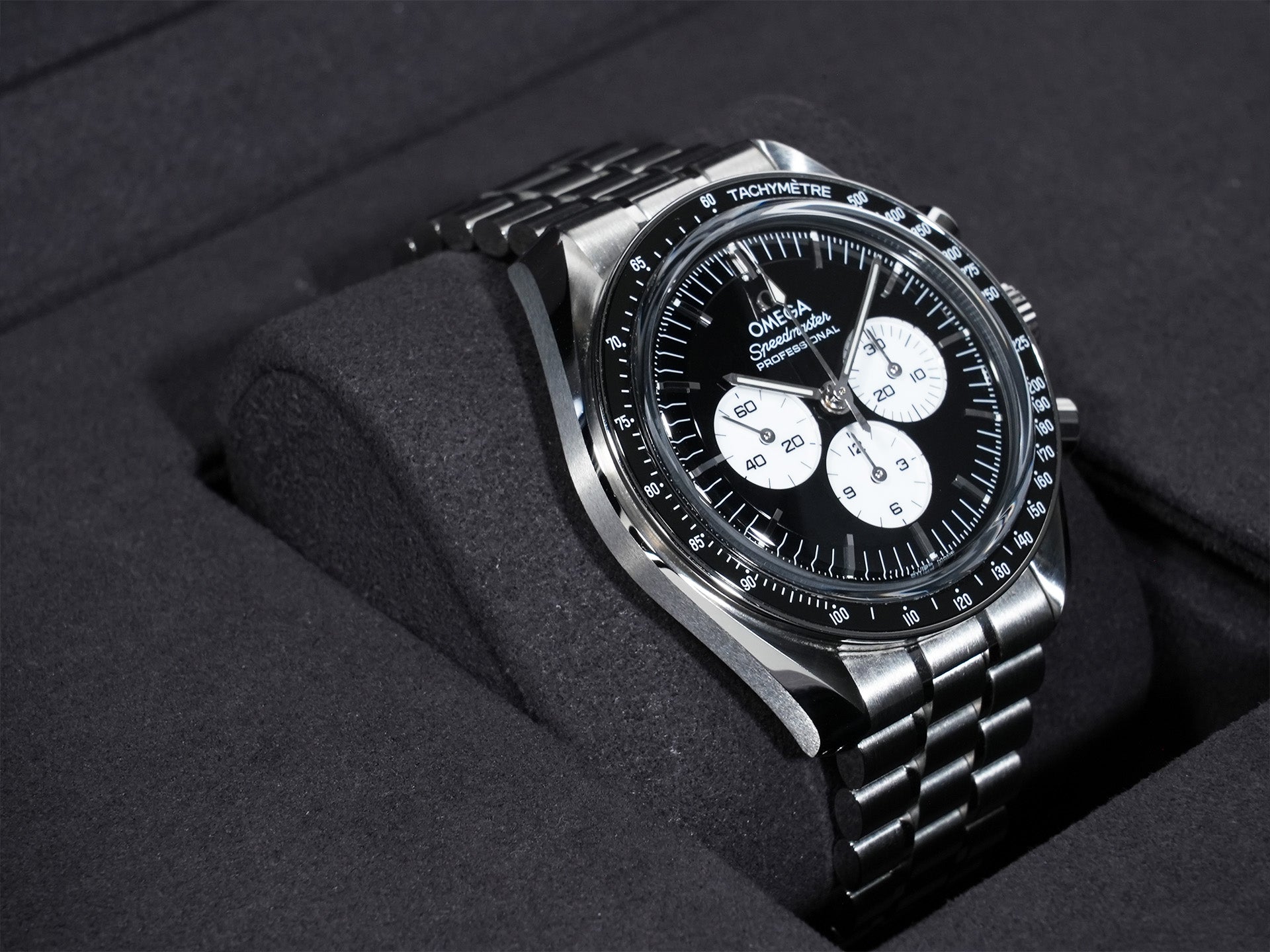 Omega Speedmaster Moonwatch Professional Ref. 310.30.42.50.01.004 Stainless Steel Black x White Dial Excellent Condition n37qrihk
