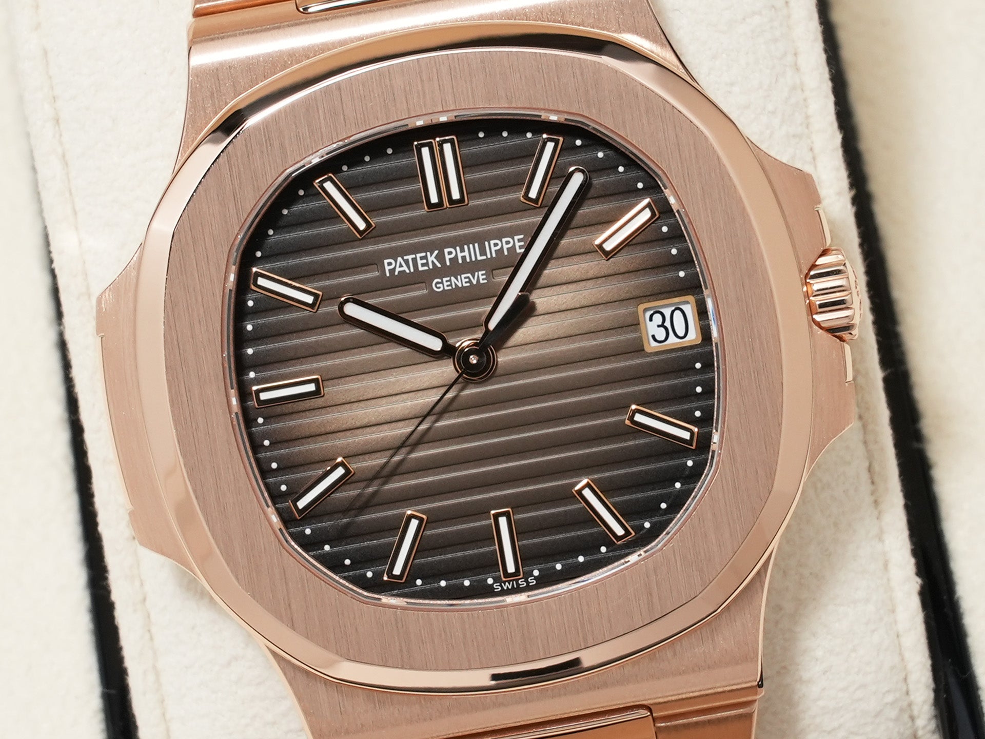パテックフィリップ ノーチラス Ref.5711/1R-001 ローズゴールド ブラウン・ブラック・グラデーション文字盤 美品 r99v7ddq