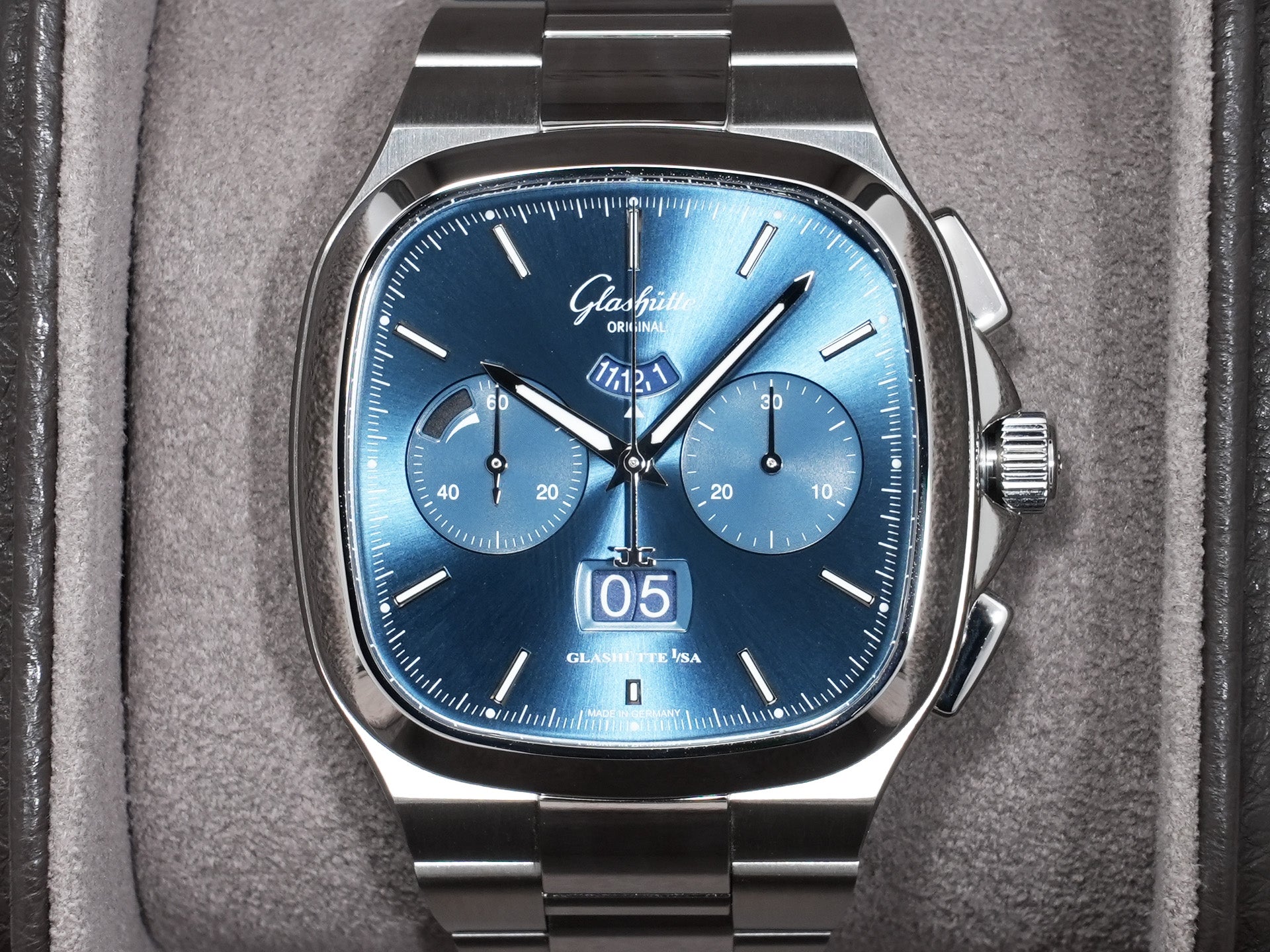 Glashütte Original Seventies Chronograph Panorama Date Ref. 1-37-02-08-02-70 Stainless Steel Blue Dial Unused 5r4fn62h