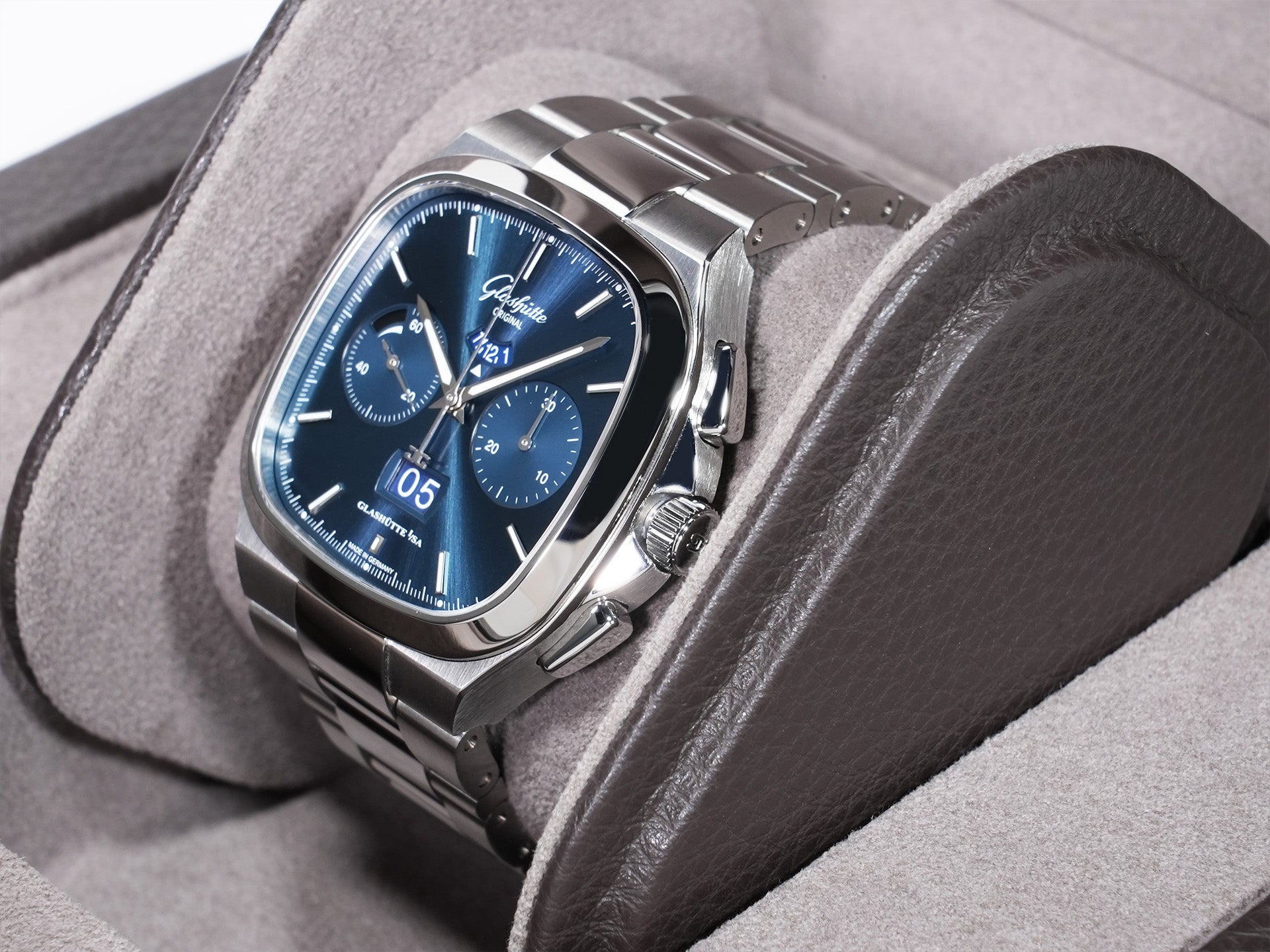 Glashütte Original Seventies Chronograph Panorama Date Ref. 1-37-02-08-02-70 Stainless Steel Blue Dial Unused 5r4fn62h