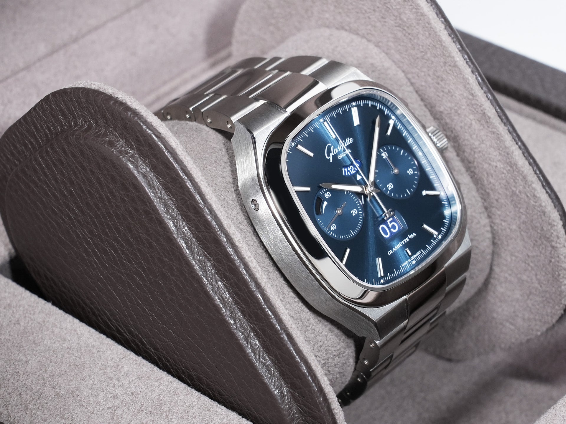 Glashütte Original Seventies Chronograph Panorama Date Ref. 1-37-02-08-02-70 Stainless Steel Blue Dial Unused 5r4fn62h
