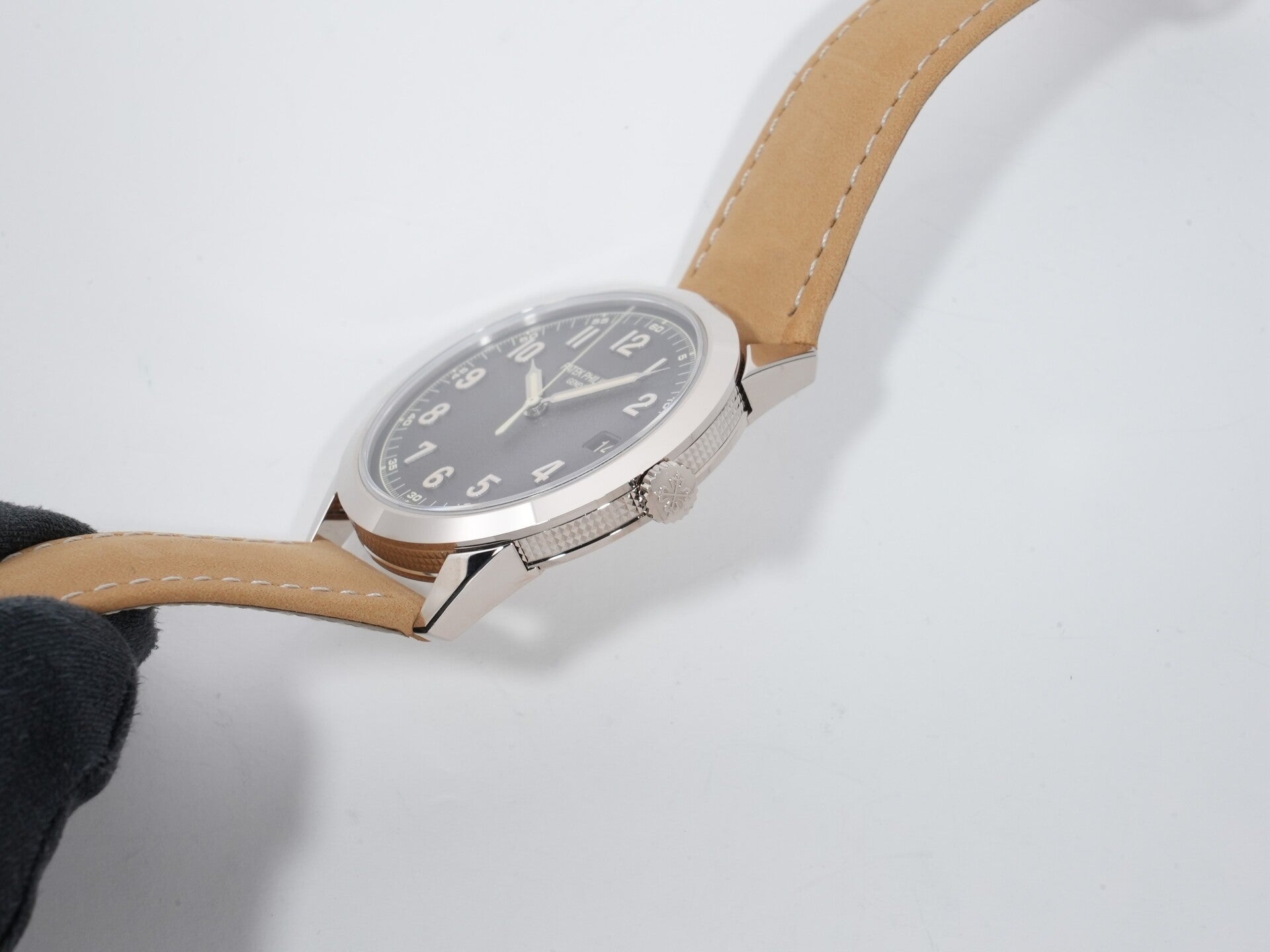 Patek Philippe Calatrava Ref. 5226G-001 White Gold Black Gradated Textured Lacquered Anthracite Dial Unused ntrr5sx6