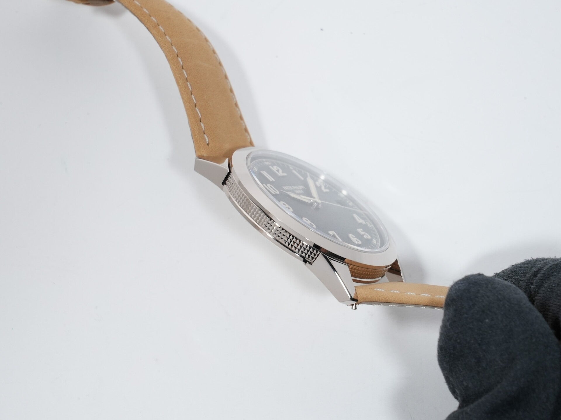 Patek Philippe Calatrava Ref. 5226G-001 White Gold Black Gradated Textured Lacquered Anthracite Dial Unused ntrr5sx6