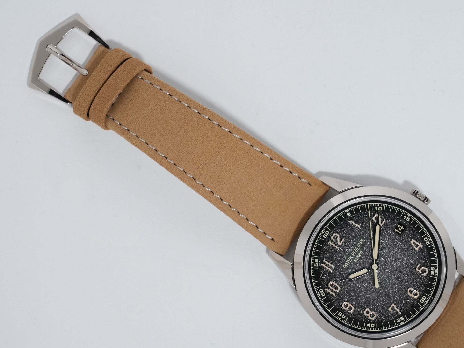 Patek Philippe Calatrava Ref. 5226G-001 White Gold Black Gradated Textured Lacquered Anthracite Dial Unused ntrr5sx6