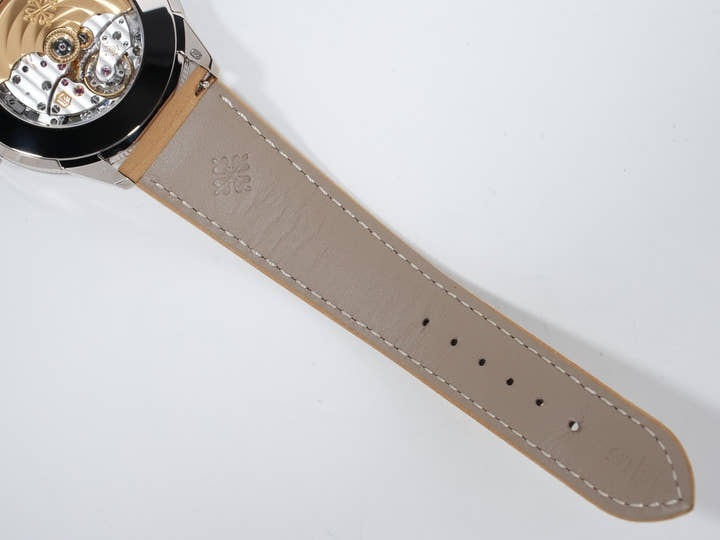 Patek Philippe Calatrava Ref. 5226G-001 White Gold Black Gradated Textured Lacquered Anthracite Dial Unused ntrr5sx6