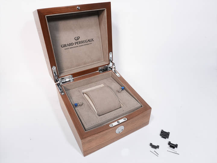 Girard Perregaux Laureato Skeleton Ceramic Ref. 81015-32-001-32A Black Ceramic Skeleton Dial Excellent Condition 9pznugoi