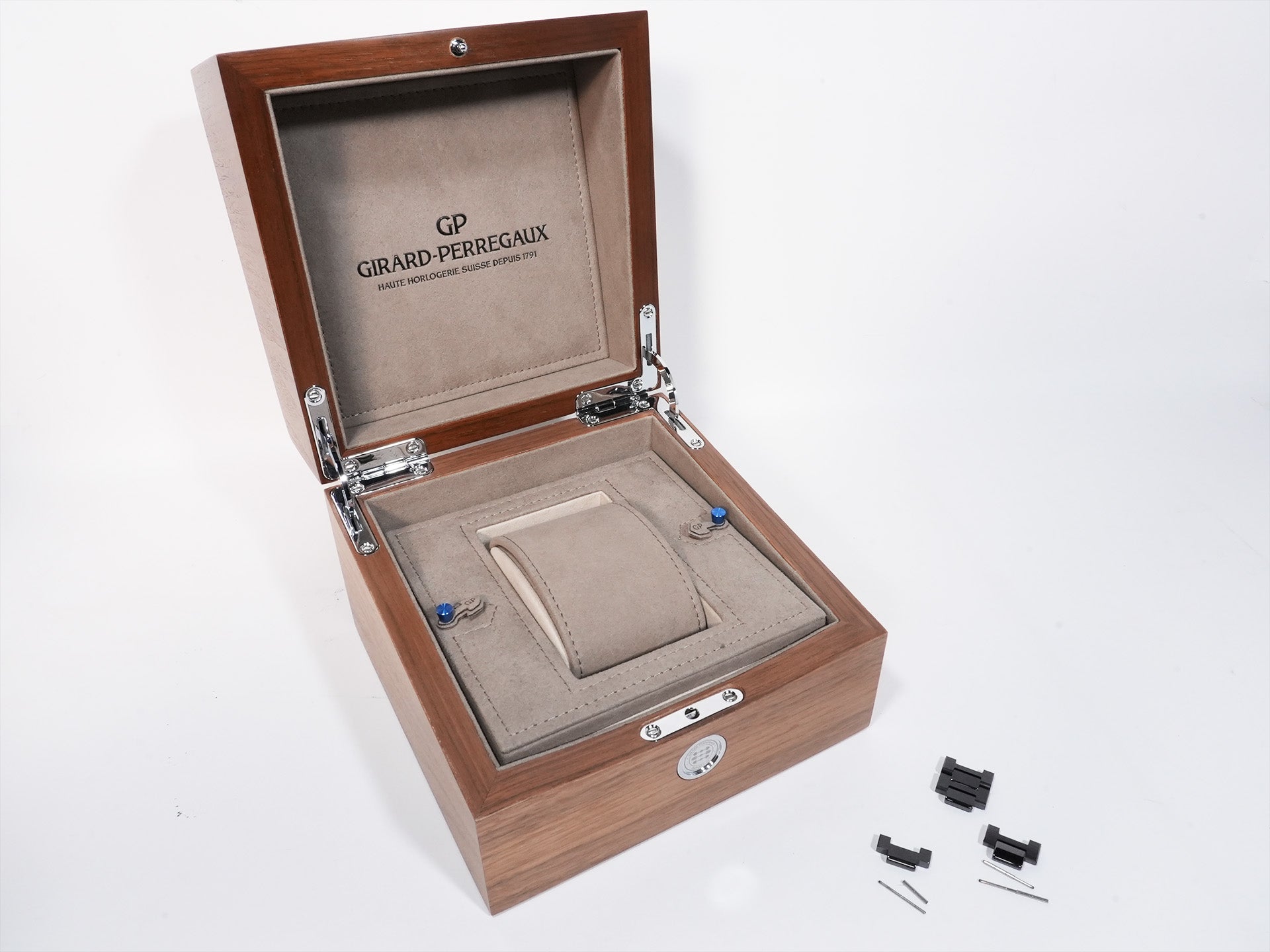 Girard Perregaux Laureato Skeleton Ceramic Ref. 81015-32-001-32A Black Ceramic Skeleton Dial Excellent Condition 9pznugoi