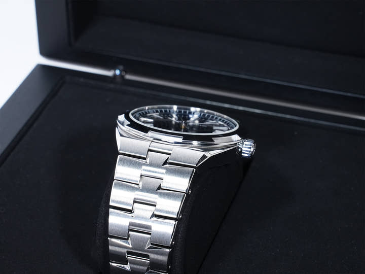 ヴァシュロンコンスタンタン オーヴァーシーズ オートマティック Ref.4520V/210A-B128 ステンレススチール ブルー文字盤 中古 tu3zq4y4