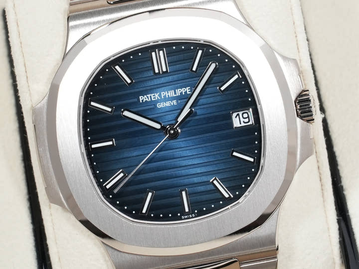 パテックフィリップ ノーチラス Ref.5811/1G-001 ホワイトゴールド ブルー・ソレイユ文字盤 未使用 pmz38ag8