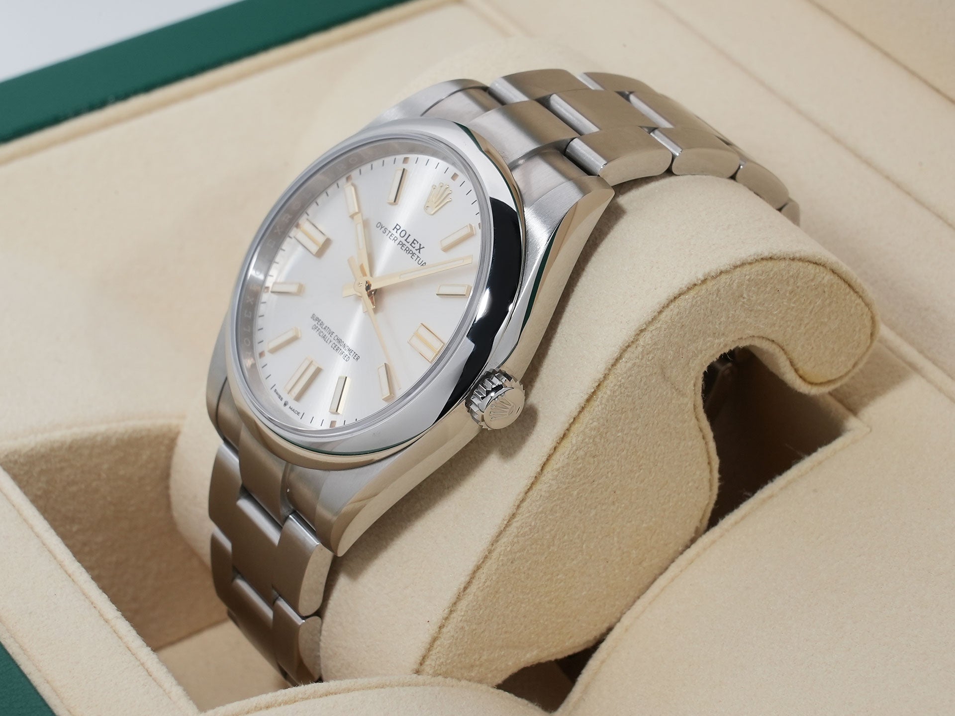 ロレックス オイスターパーペチュアル41 Ref.124300 ステンレススチール シルバー文字盤 美中古 zpv42hye
