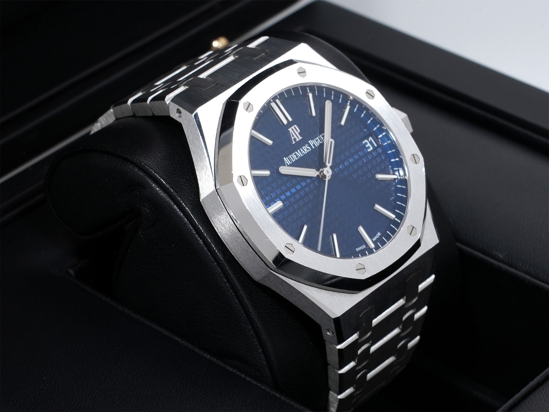 Audemars Piguet Royal Oak Ref.15503BC.OO.1220BC.01 White Gold Blue Dial Pre-owned a3z3zcwo