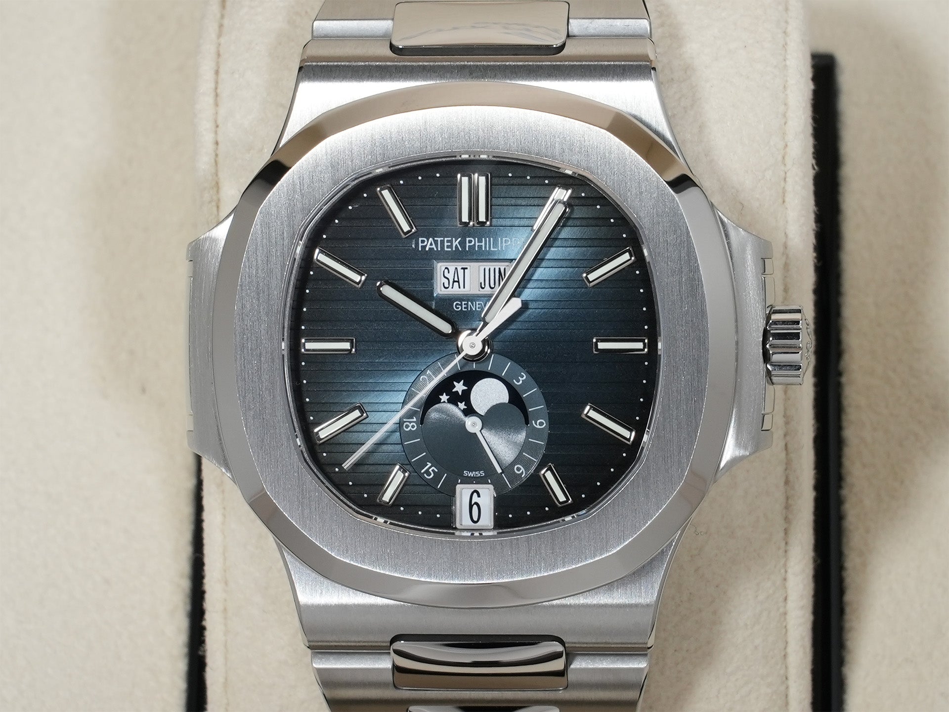 Patek Philippe Nautilus Annual Calendar Moon Phase Ref. 5726/1A-014 Stainless Steel Blue, Black Gradient Dial Excellent Condition rww7cm5q