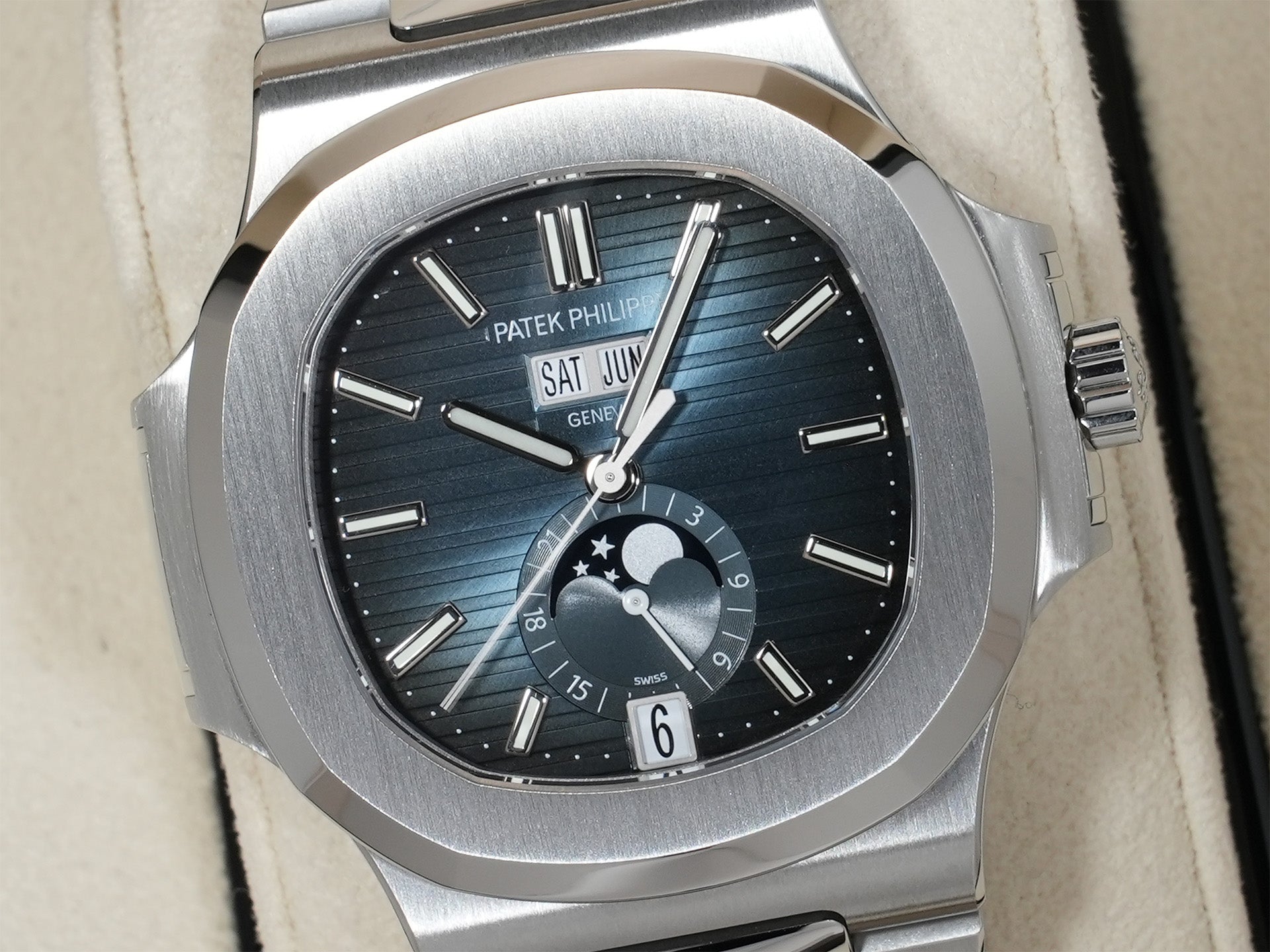 Patek Philippe Nautilus Annual Calendar Moon Phase Ref. 5726/1A-014 Stainless Steel Blue, Black Gradient Dial Excellent Condition rww7cm5q