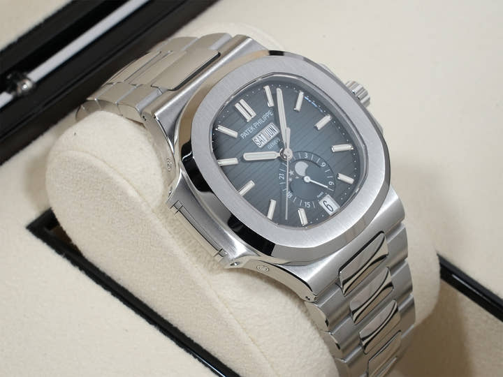Patek Philippe Nautilus Annual Calendar Moon Phase Ref. 5726/1A-014 Stainless Steel Blue, Black Gradient Dial Excellent Condition rww7cm5q