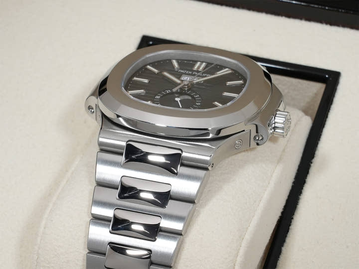 Patek Philippe Nautilus Annual Calendar Moon Phase Ref. 5726/1A-014 Stainless Steel Blue, Black Gradient Dial Excellent Condition rww7cm5q