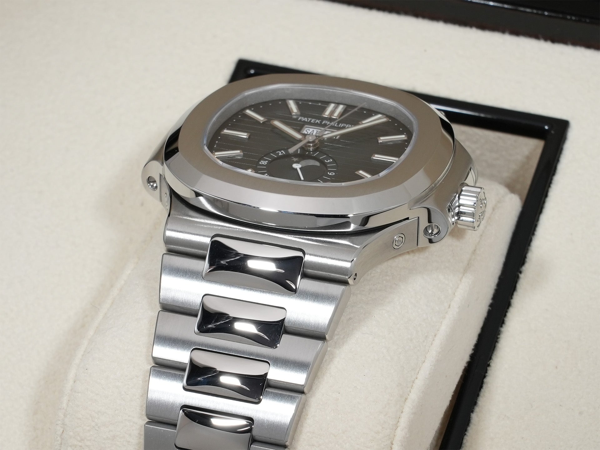 Patek Philippe Nautilus Annual Calendar Moon Phase Ref. 5726/1A-014 Stainless Steel Blue, Black Gradient Dial Excellent Condition rww7cm5q