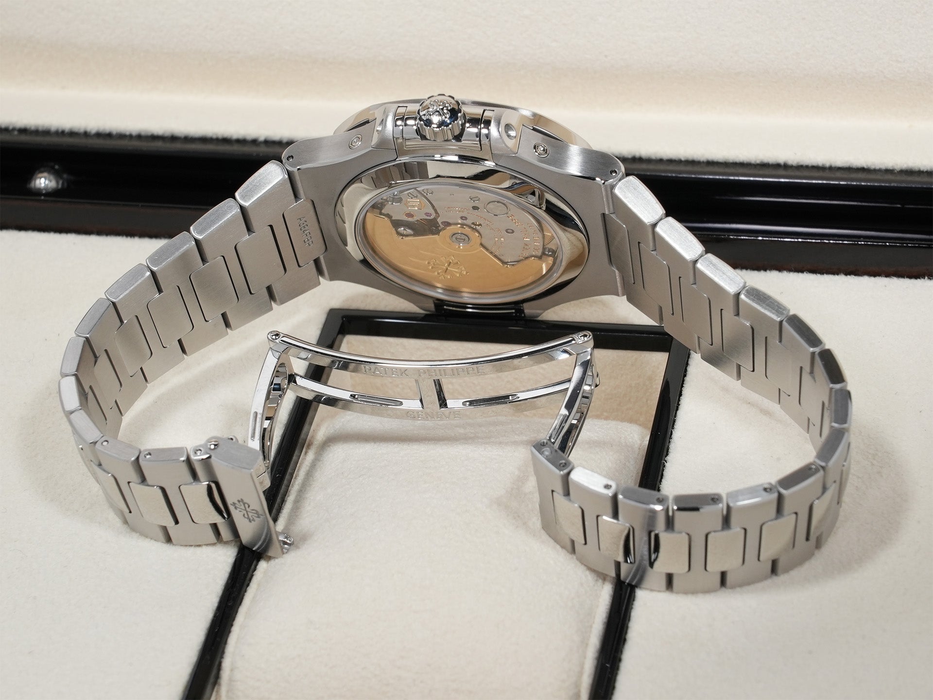 Patek Philippe Nautilus Annual Calendar Moon Phase Ref. 5726/1A-014 Stainless Steel Blue, Black Gradient Dial Excellent Condition rww7cm5q