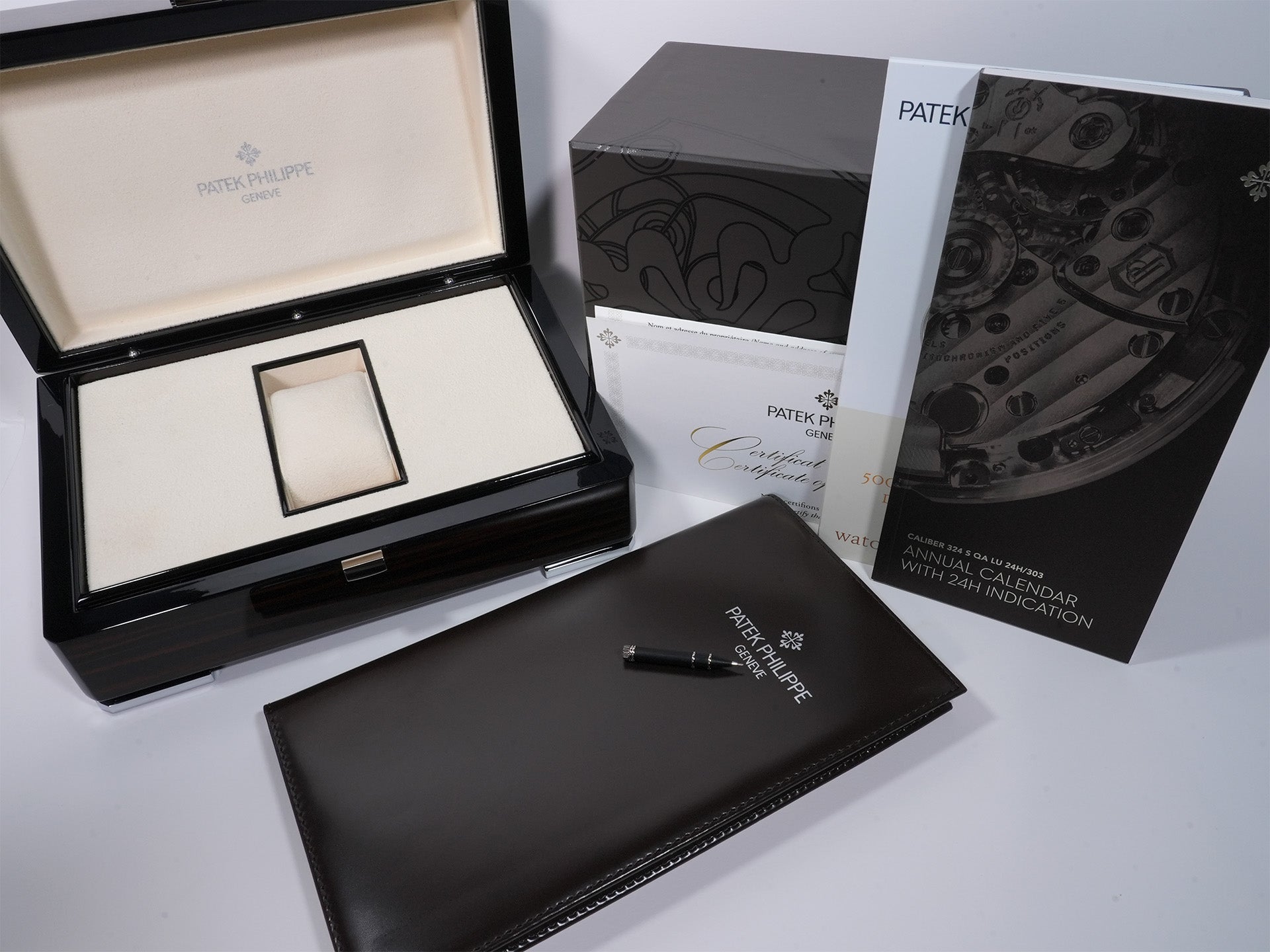 Patek Philippe Nautilus Annual Calendar Moon Phase Ref. 5726/1A-014 Stainless Steel Blue, Black Gradient Dial Excellent Condition rww7cm5q