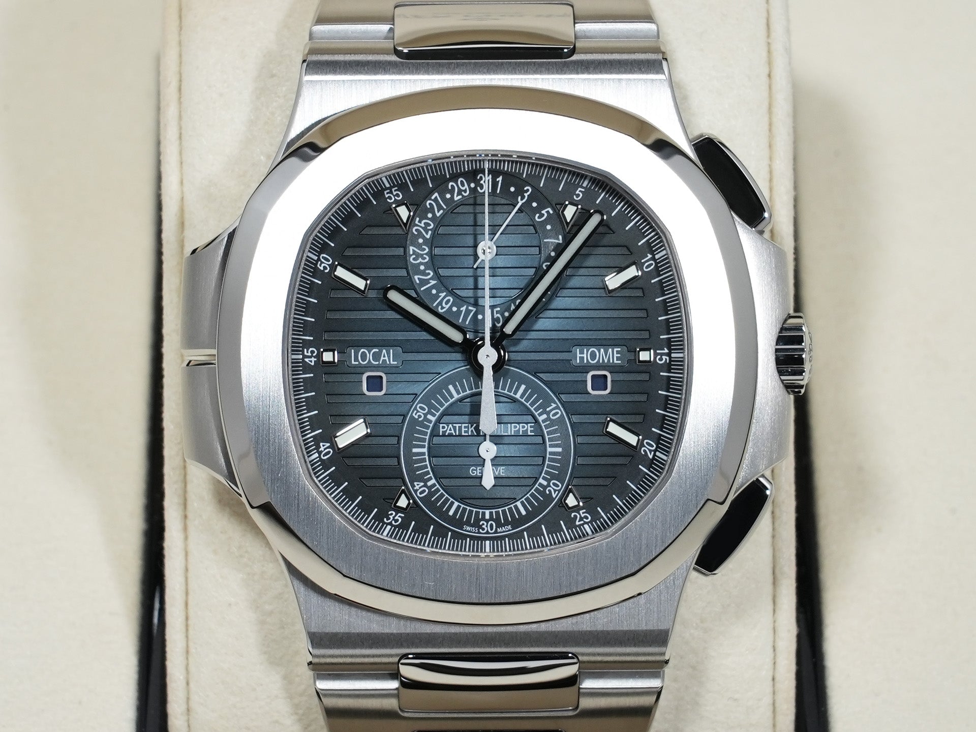 Patek Philippe Nautilus Travel Time Chronograph Ref.5990/1A-011 Stainless Steel Blue Sunburst Dial Unused gv2f58qq