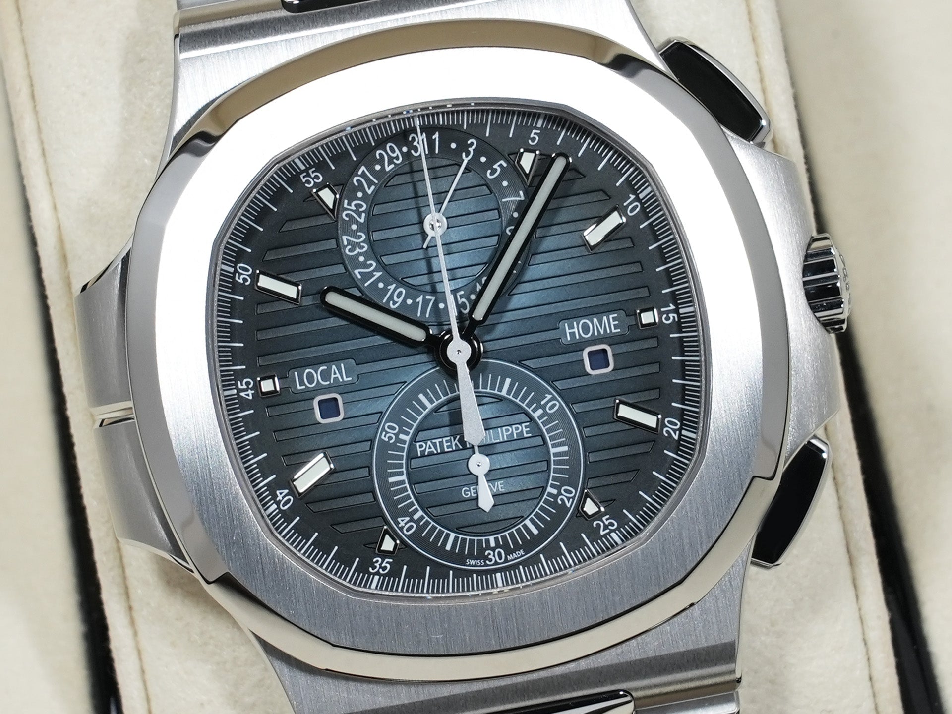 Patek Philippe Nautilus Travel Time Chronograph Ref.5990/1A-011 Stainless Steel Blue Sunburst Dial Unused gv2f58qq