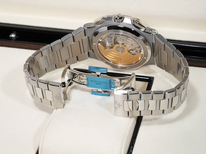 Patek Philippe Nautilus Travel Time Chronograph Ref.5990/1A-011 Stainless Steel Blue Sunburst Dial Unused gv2f58qq