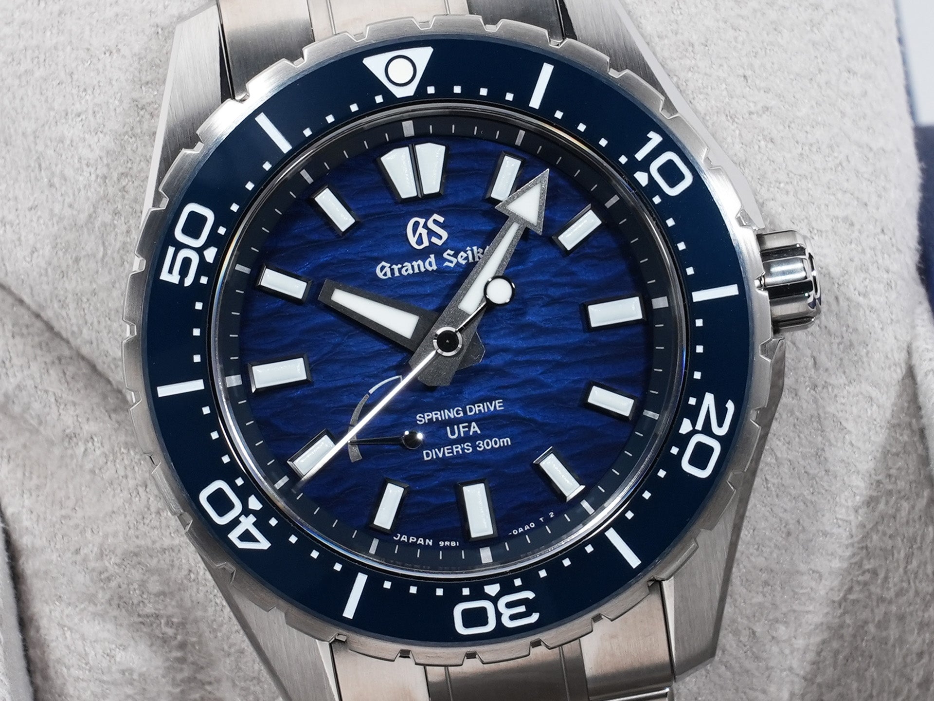 Grand Seiko Spring Drive U.F.A. Ushio 300 Diver Ref. SLGB023 Bright Titanium Blue Dial Unused mhrf8skp