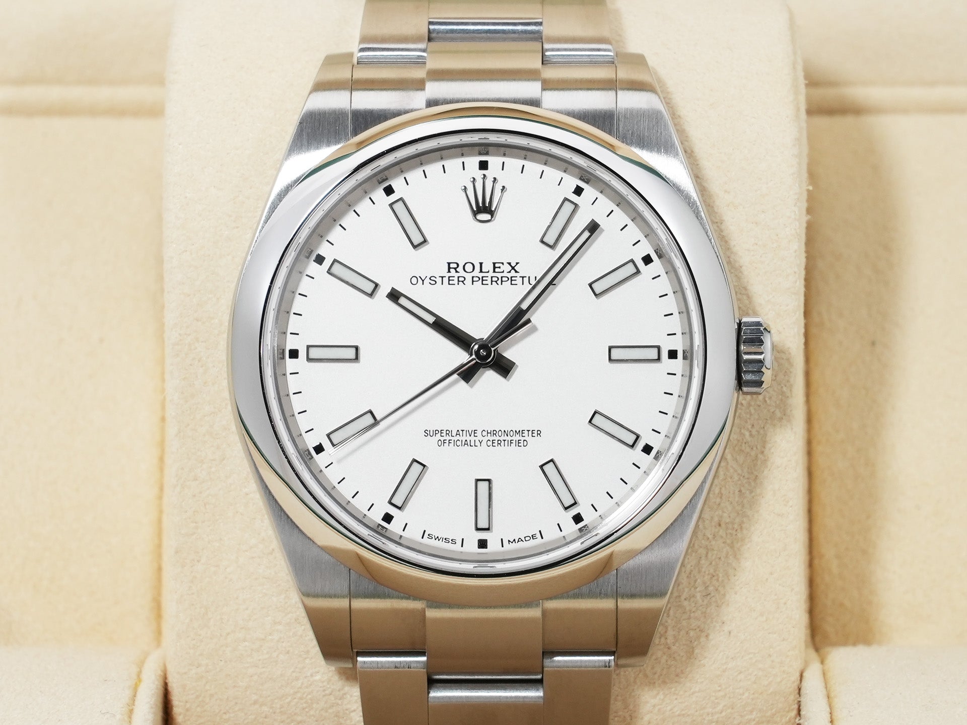 Rolex Oyster Perpetual 39 Ref. 114300 Stainless Steel White Dial Excellent Used Condition vouqv2rb