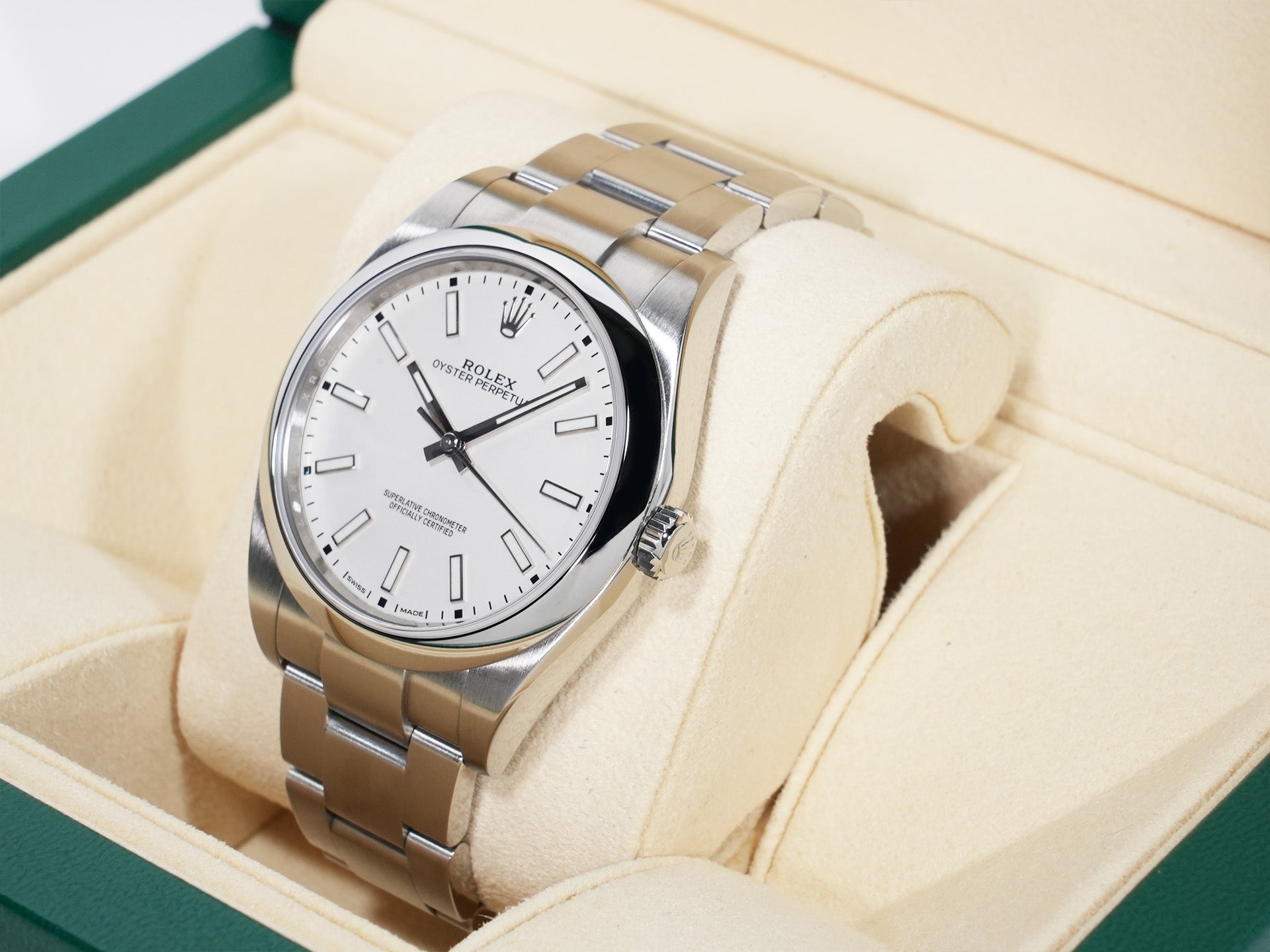 Rolex Oyster Perpetual 39 Ref. 114300 Stainless Steel White Dial Excellent Used Condition vouqv2rb