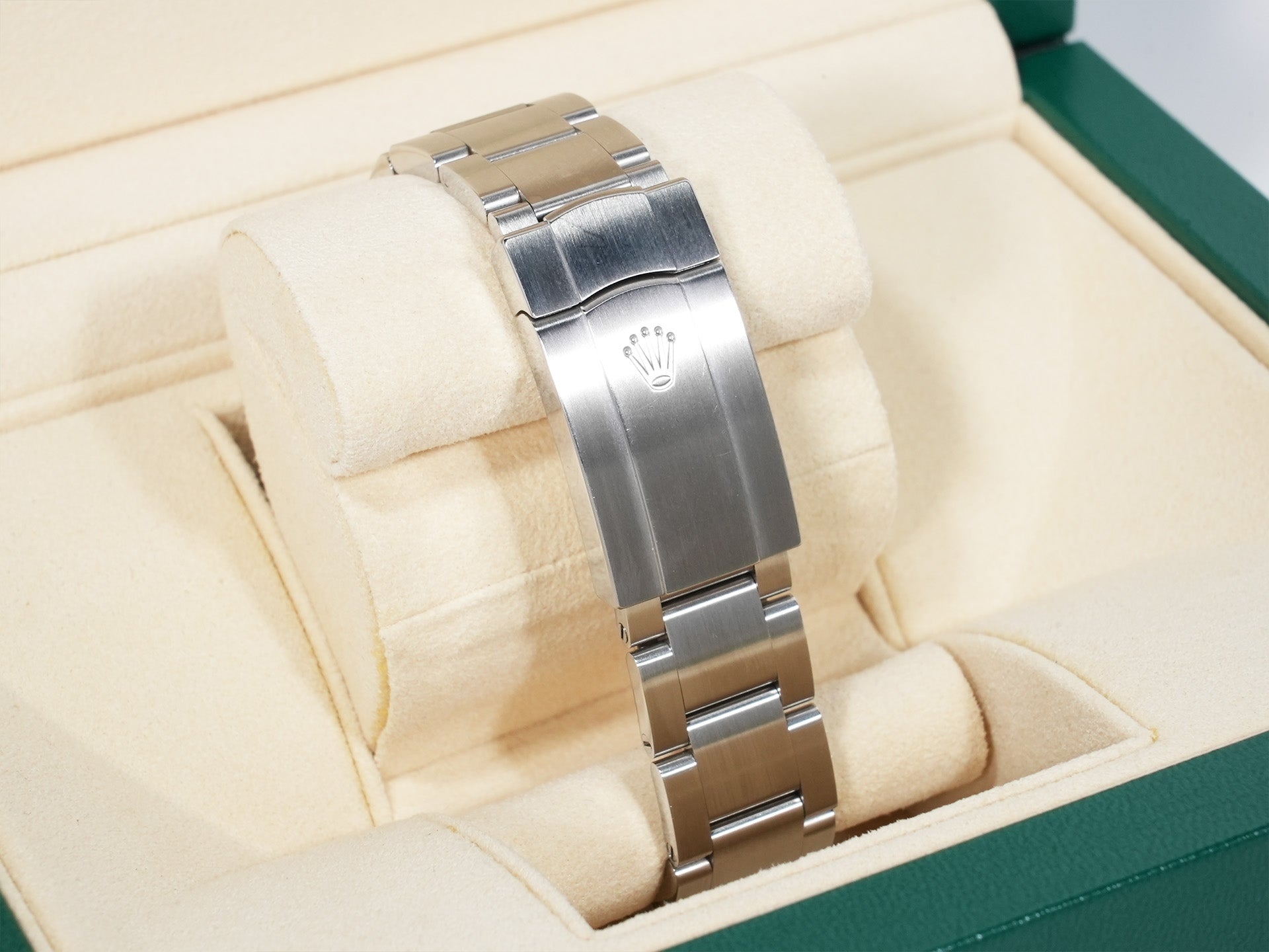 Rolex Oyster Perpetual 39 Ref. 114300 Stainless Steel White Dial Excellent Used Condition vouqv2rb