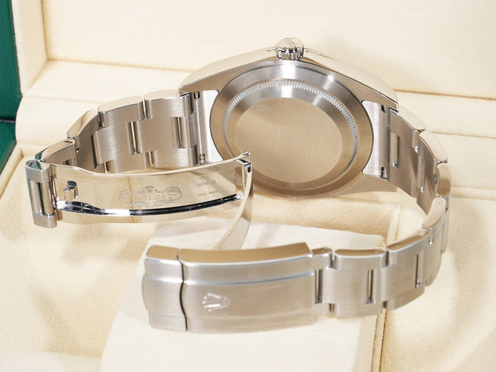 Rolex Oyster Perpetual 39 Ref. 114300 Stainless Steel White Dial Excellent Used Condition vouqv2rb