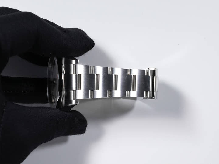 Rolex Oyster Perpetual 39 Ref. 114300 Stainless Steel White Dial Excellent Used Condition vouqv2rb