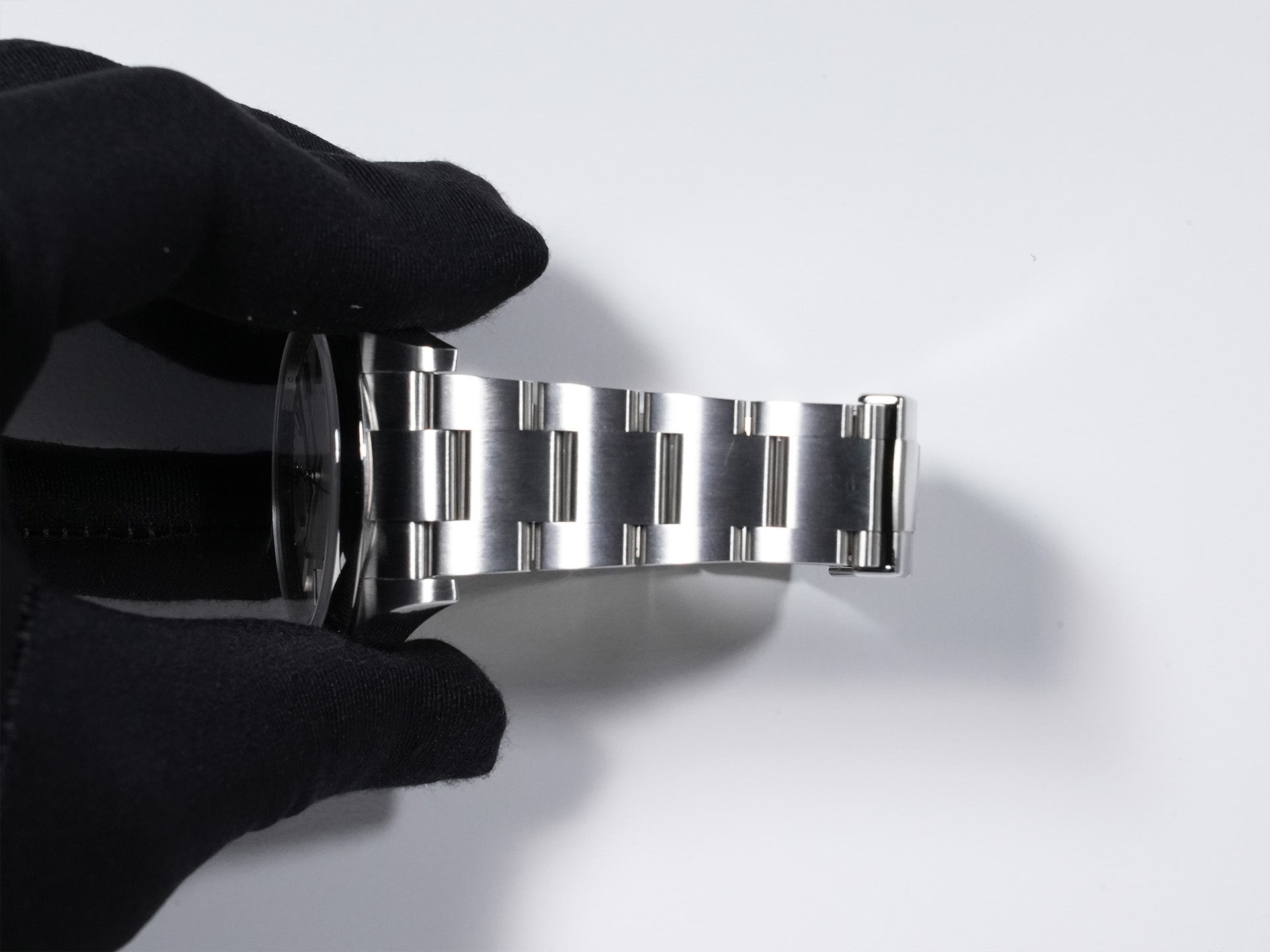 Rolex Oyster Perpetual 39 Ref. 114300 Stainless Steel White Dial Excellent Used Condition vouqv2rb